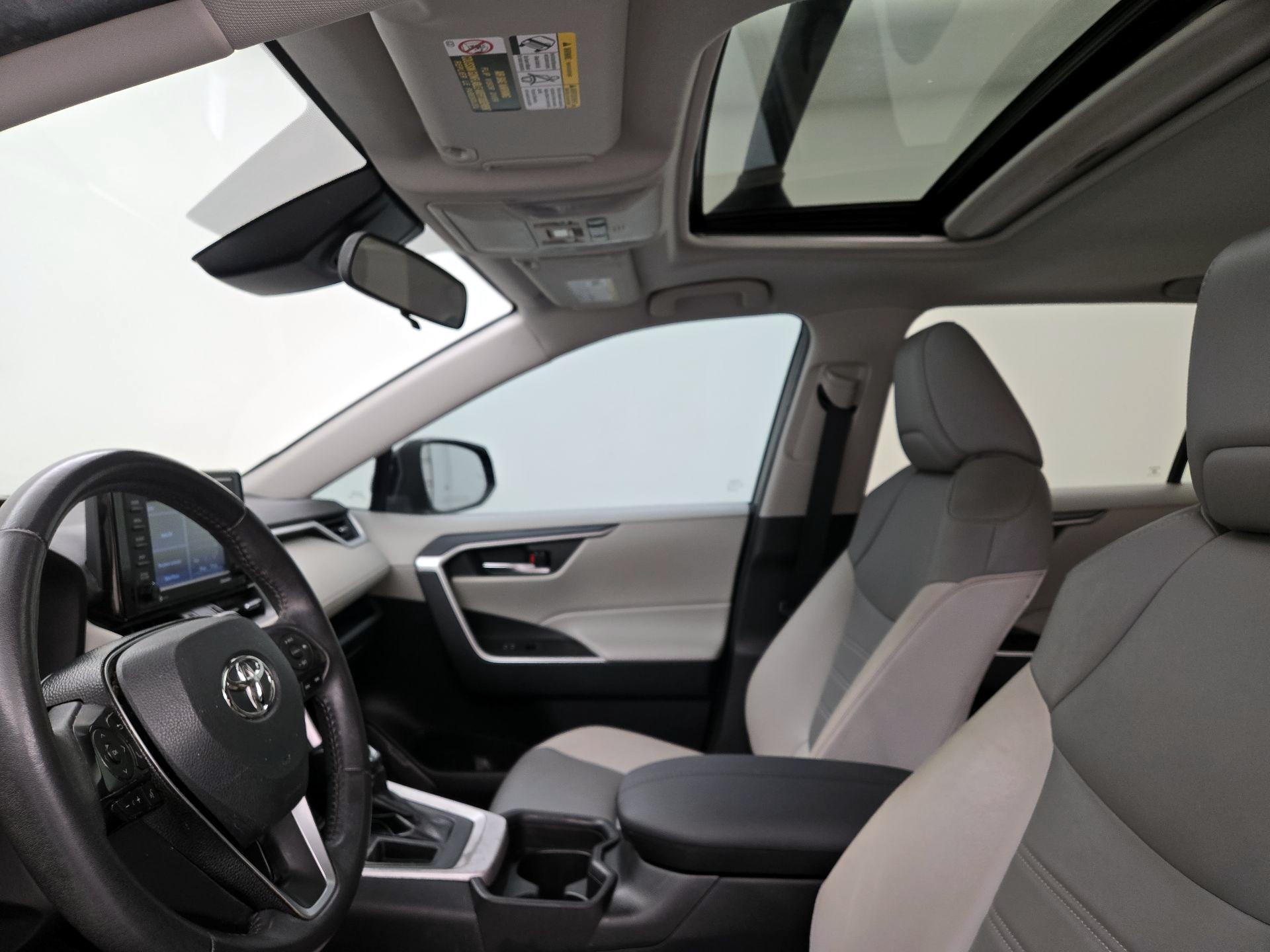 Thumbnail: 2021 Toyota RAV4 - 19