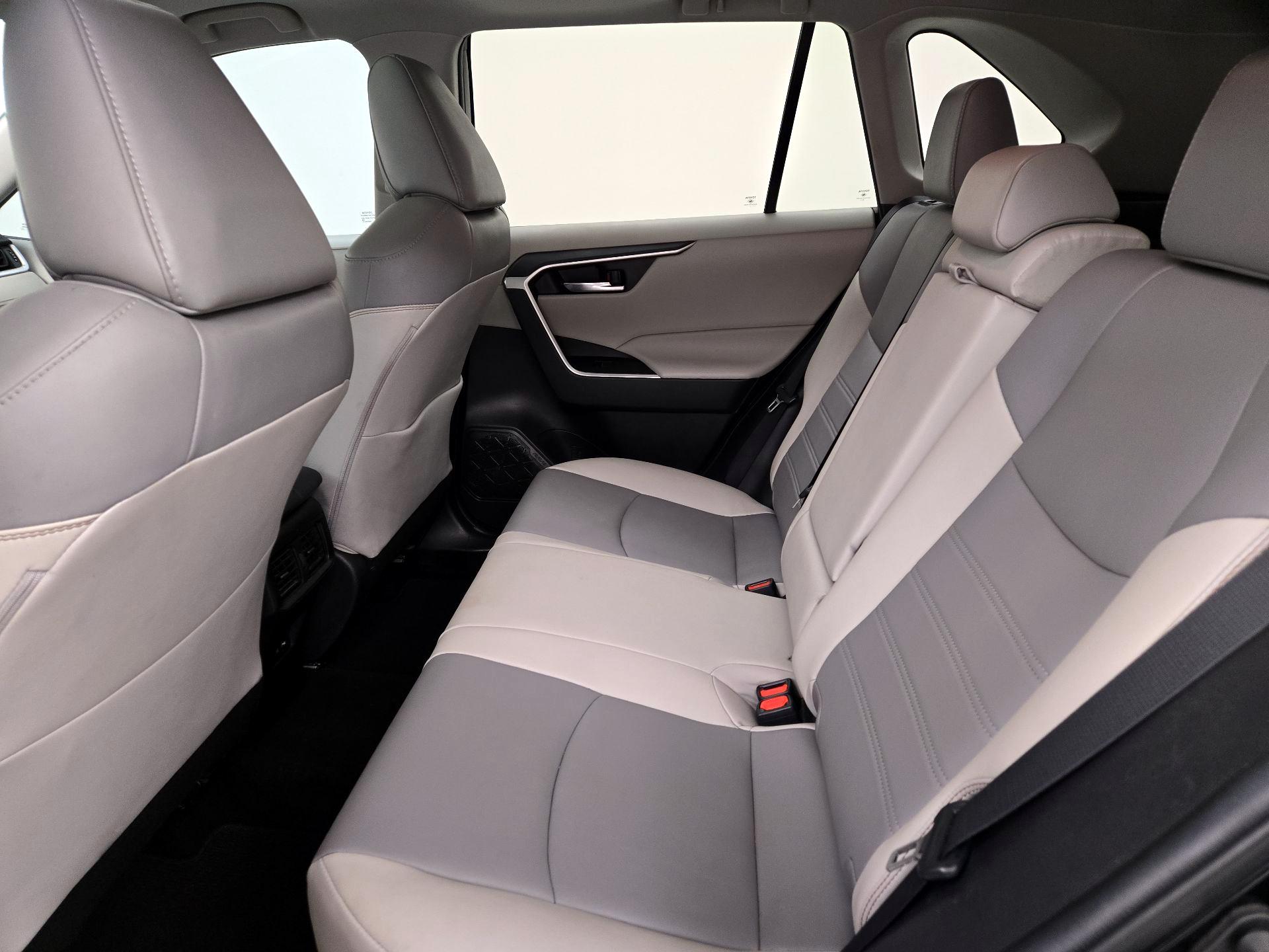 Thumbnail: 2021 Toyota RAV4 - 20
