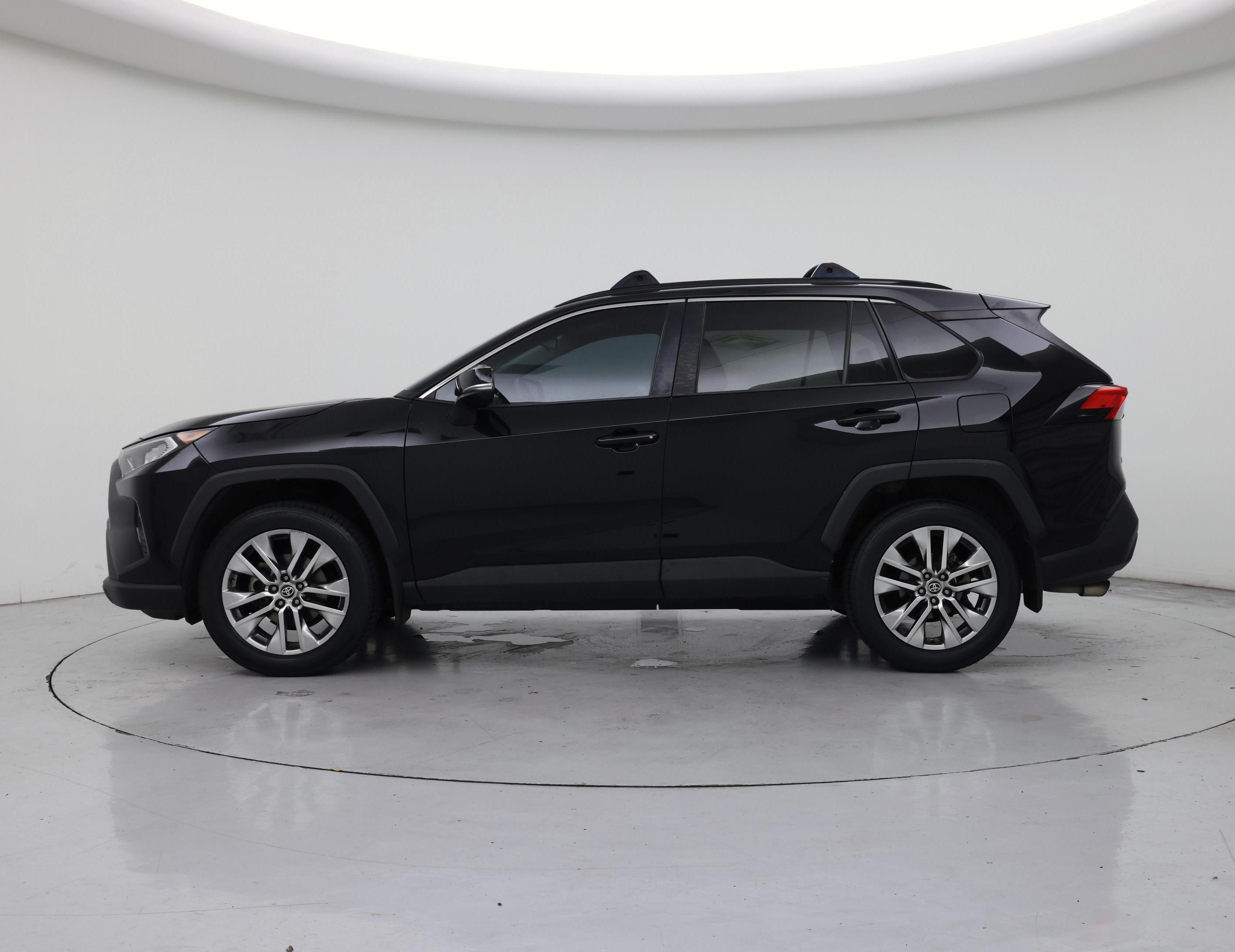 Thumbnail: 2021 Toyota RAV4 - 3
