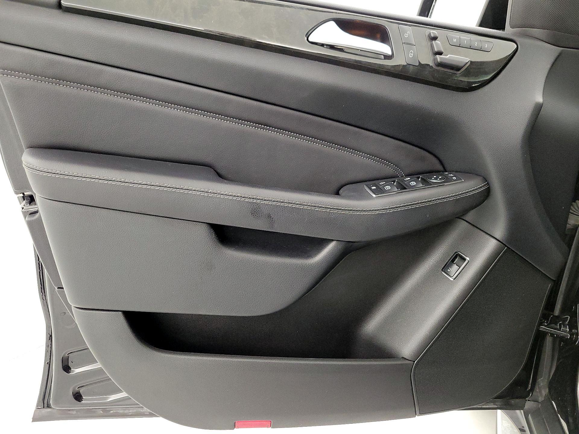 Thumbnail: 2015 Mercedes-Benz M-Class - 12