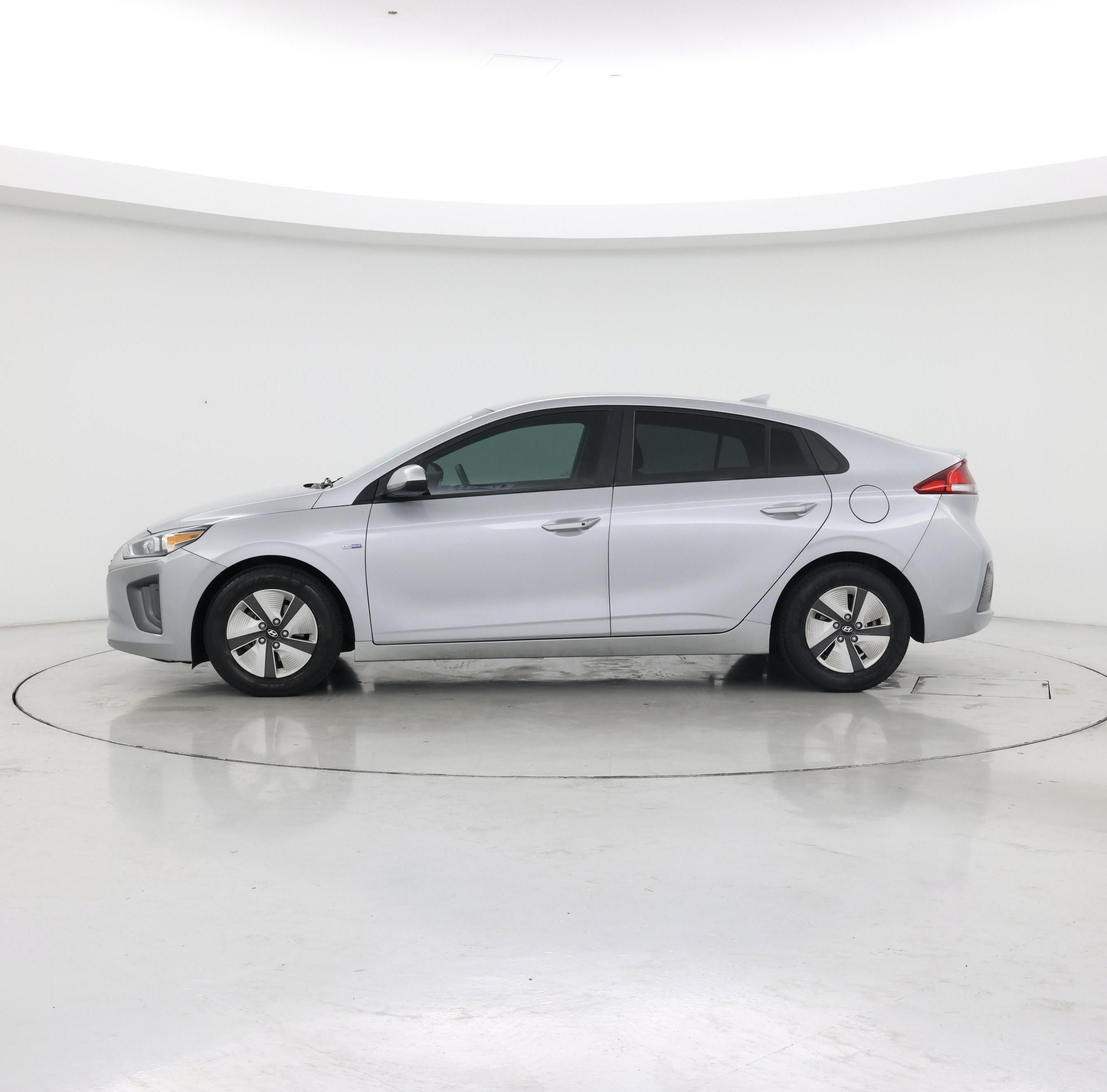 Thumbnail: 2020 Hyundai Ioniq - 3