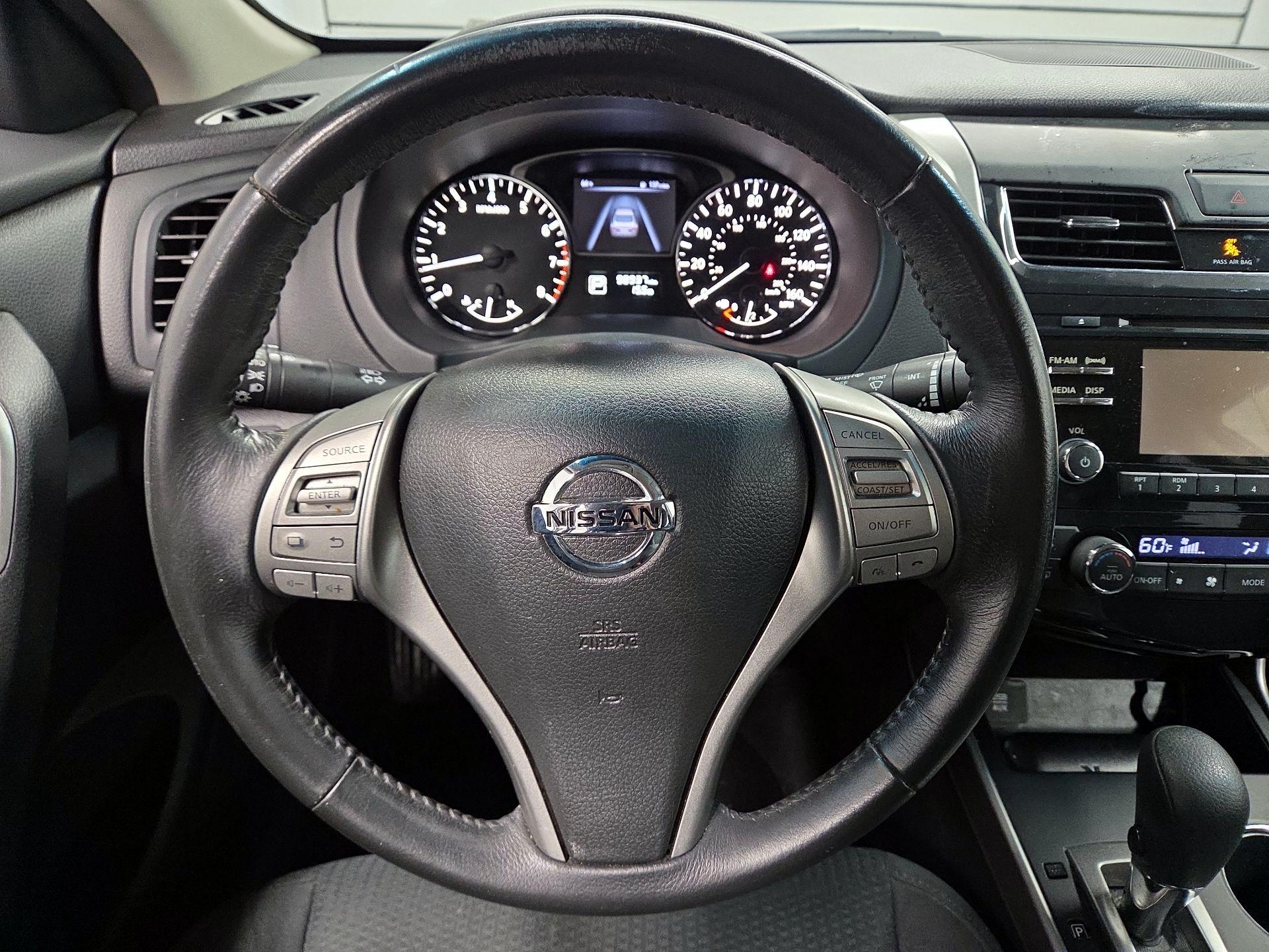 Thumbnail: 2015 Nissan Altima - 10