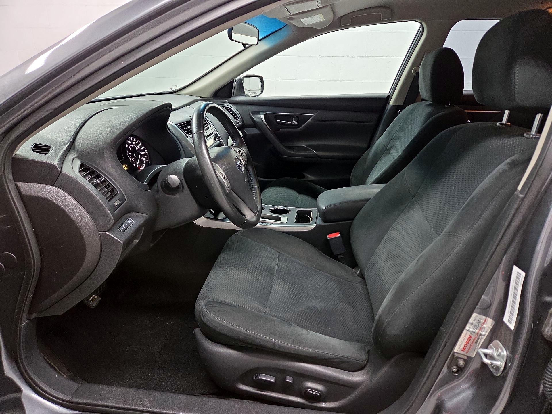 Thumbnail: 2015 Nissan Altima - 11