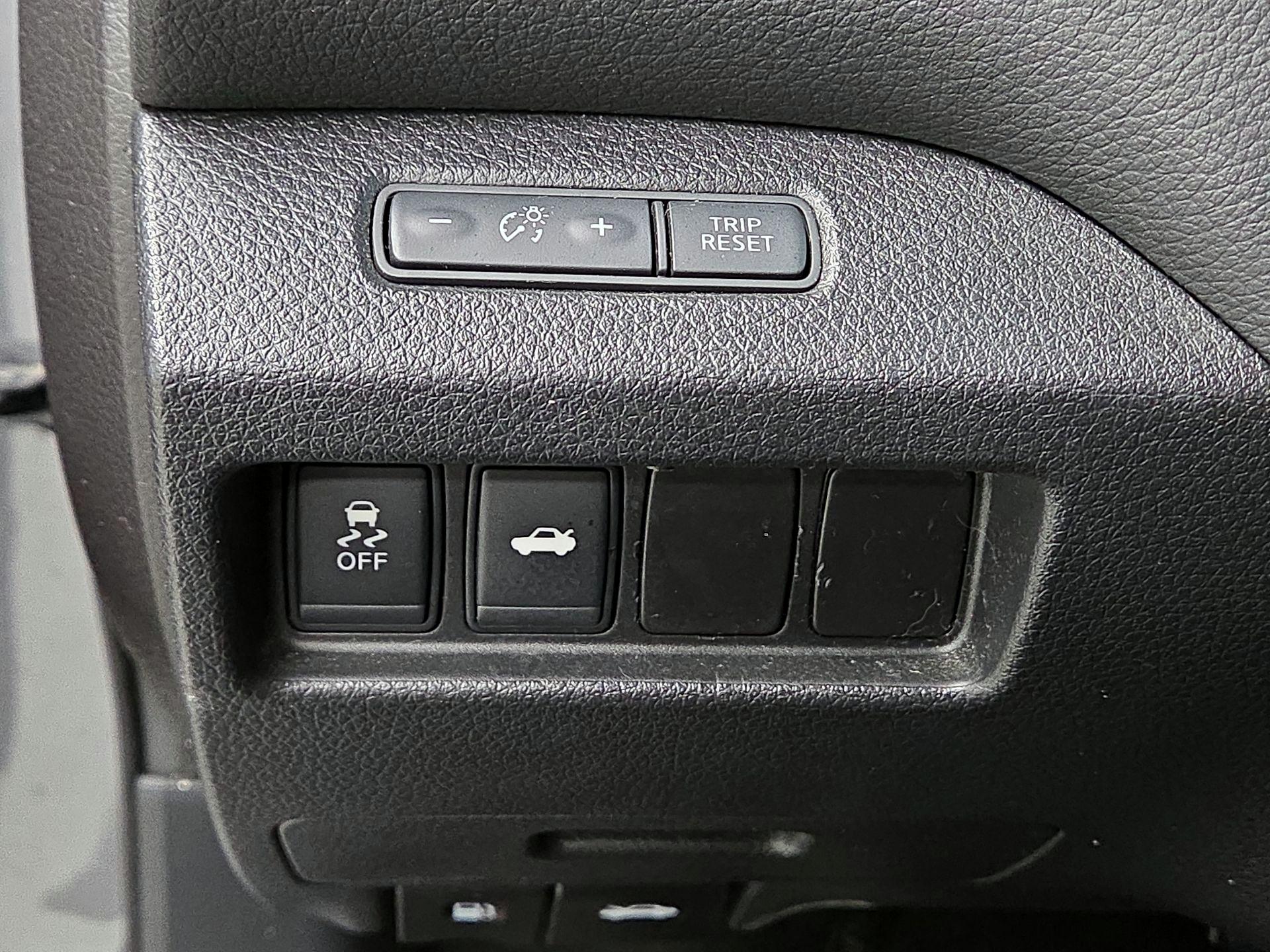 Thumbnail: 2015 Nissan Altima - 13