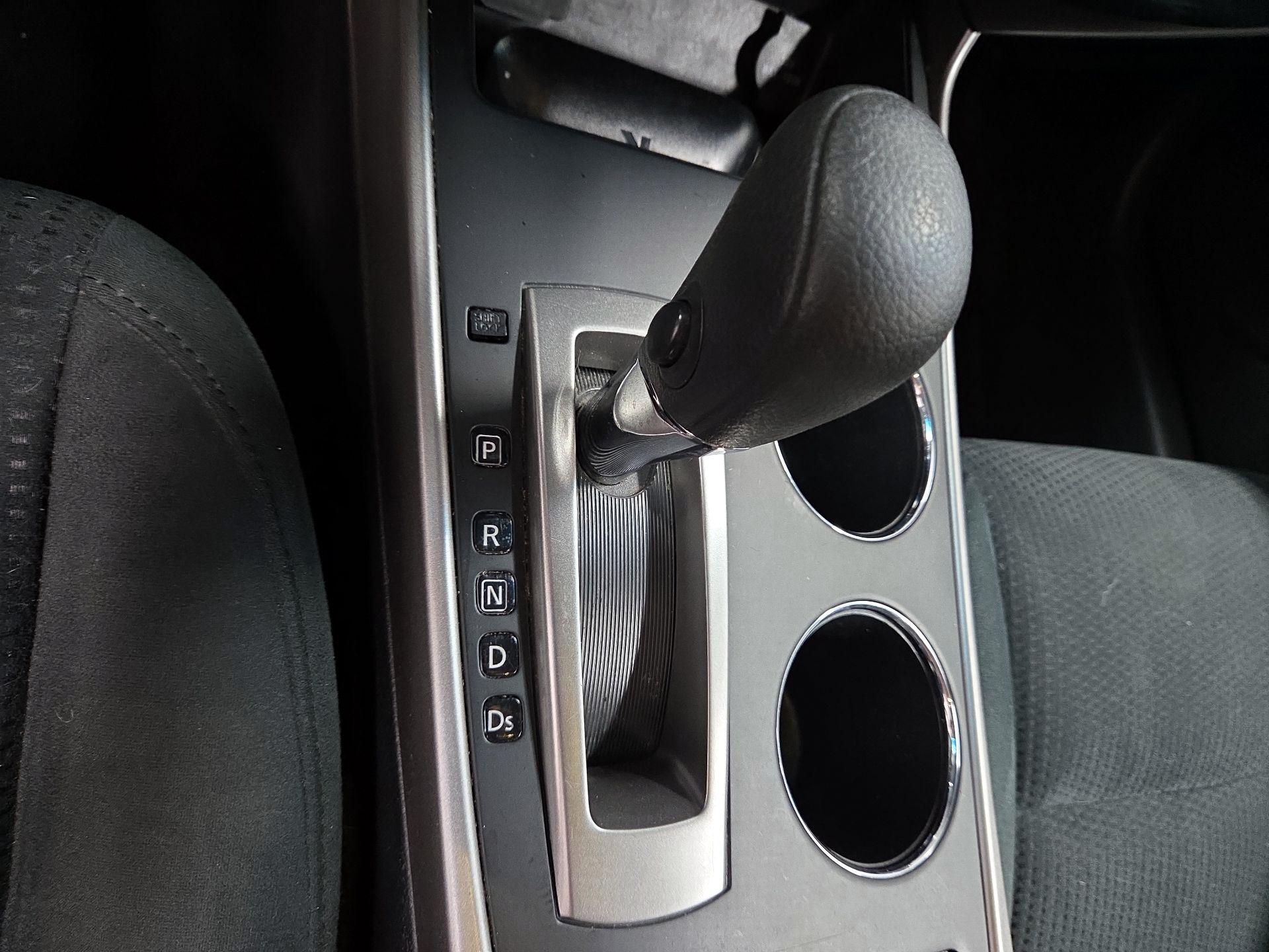 Thumbnail: 2015 Nissan Altima - 17