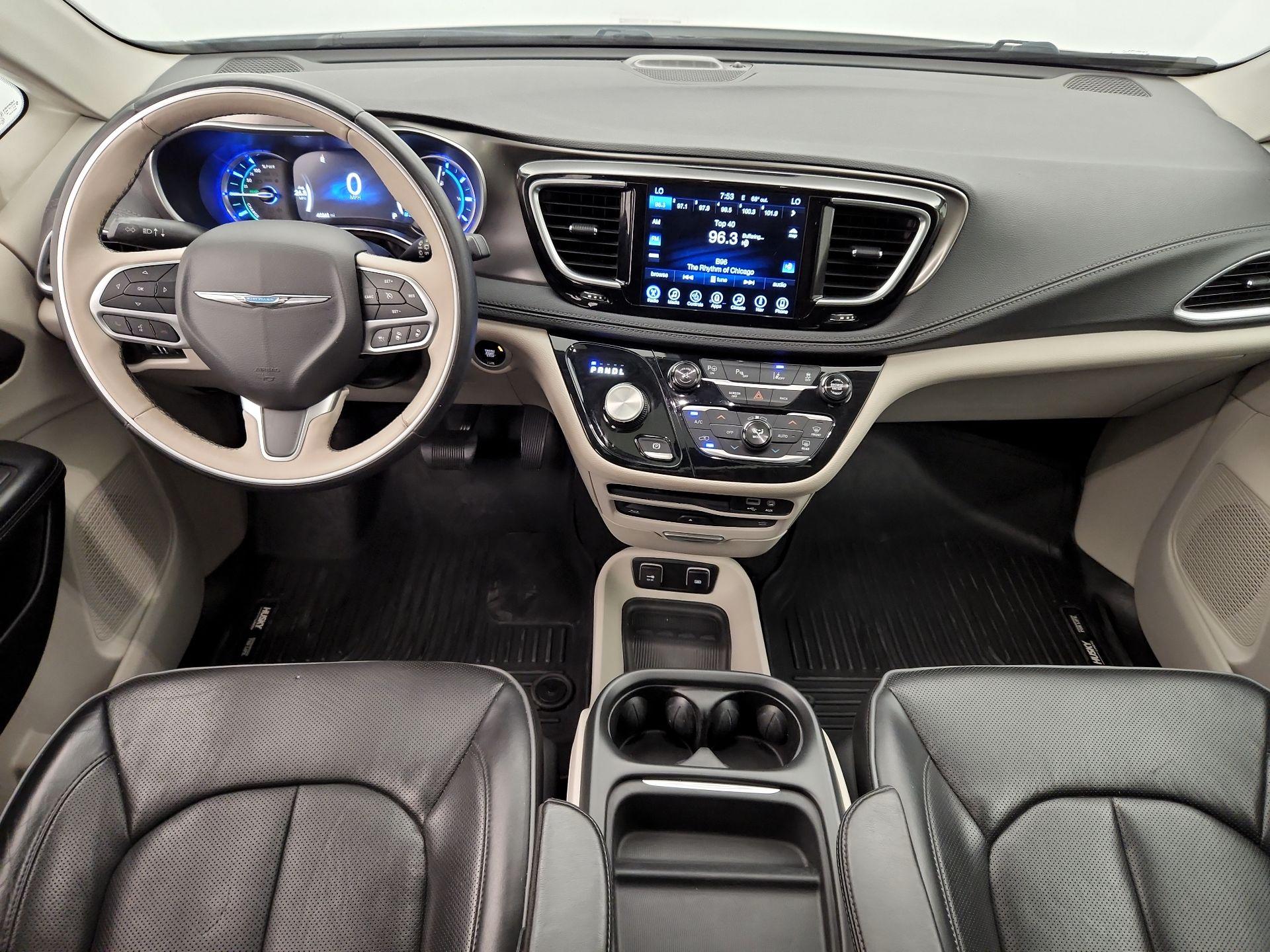 Thumbnail: 2017 Chrysler Pacifica - 9