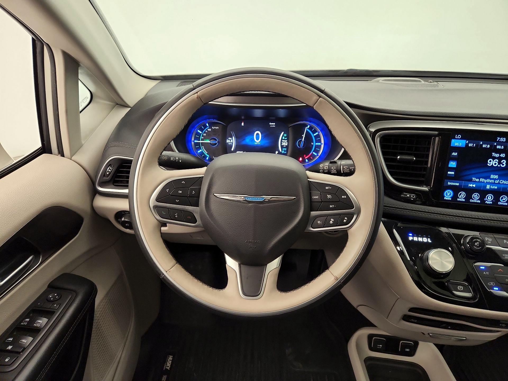 Thumbnail: 2017 Chrysler Pacifica - 10
