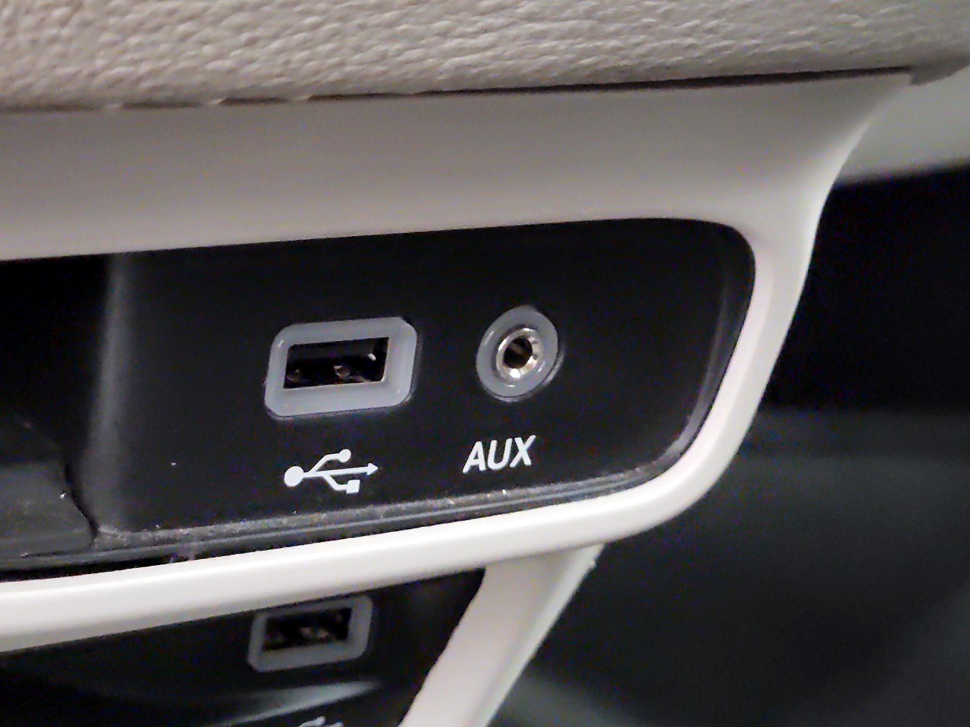 Thumbnail: 2017 Chrysler Pacifica - 18