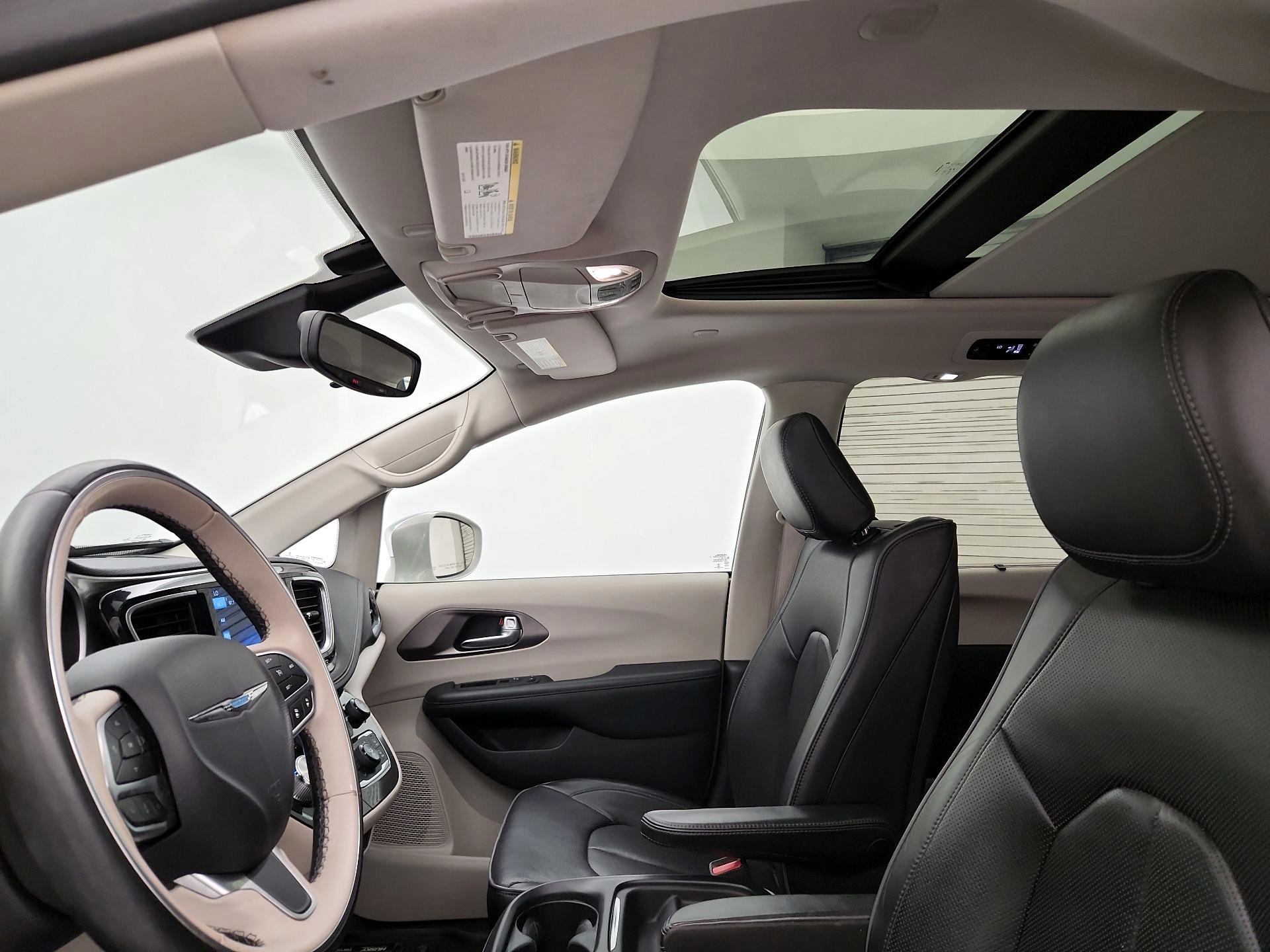 Thumbnail: 2017 Chrysler Pacifica - 19
