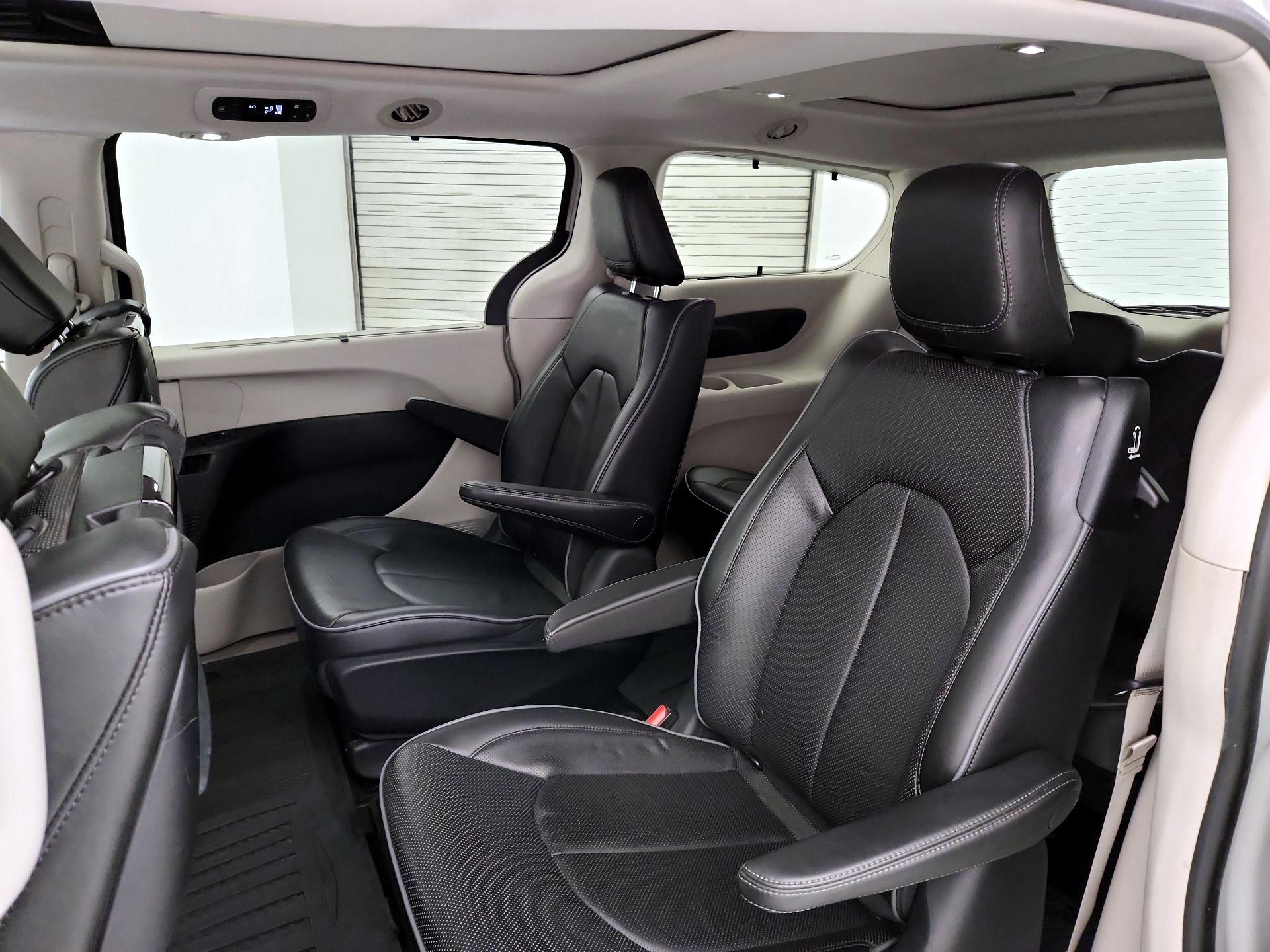 Thumbnail: 2017 Chrysler Pacifica - 20
