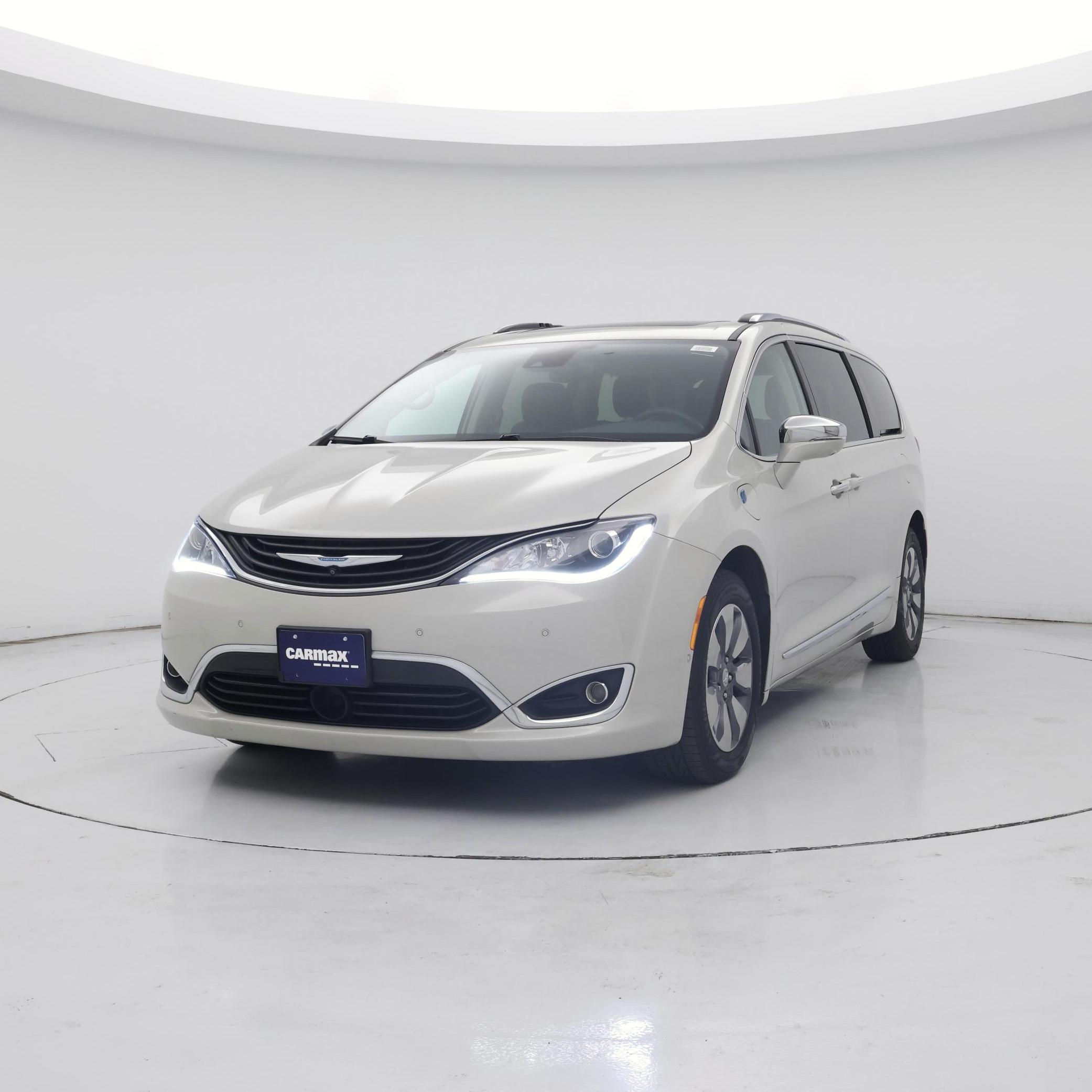 Thumbnail: 2017 Chrysler Pacifica - 4
