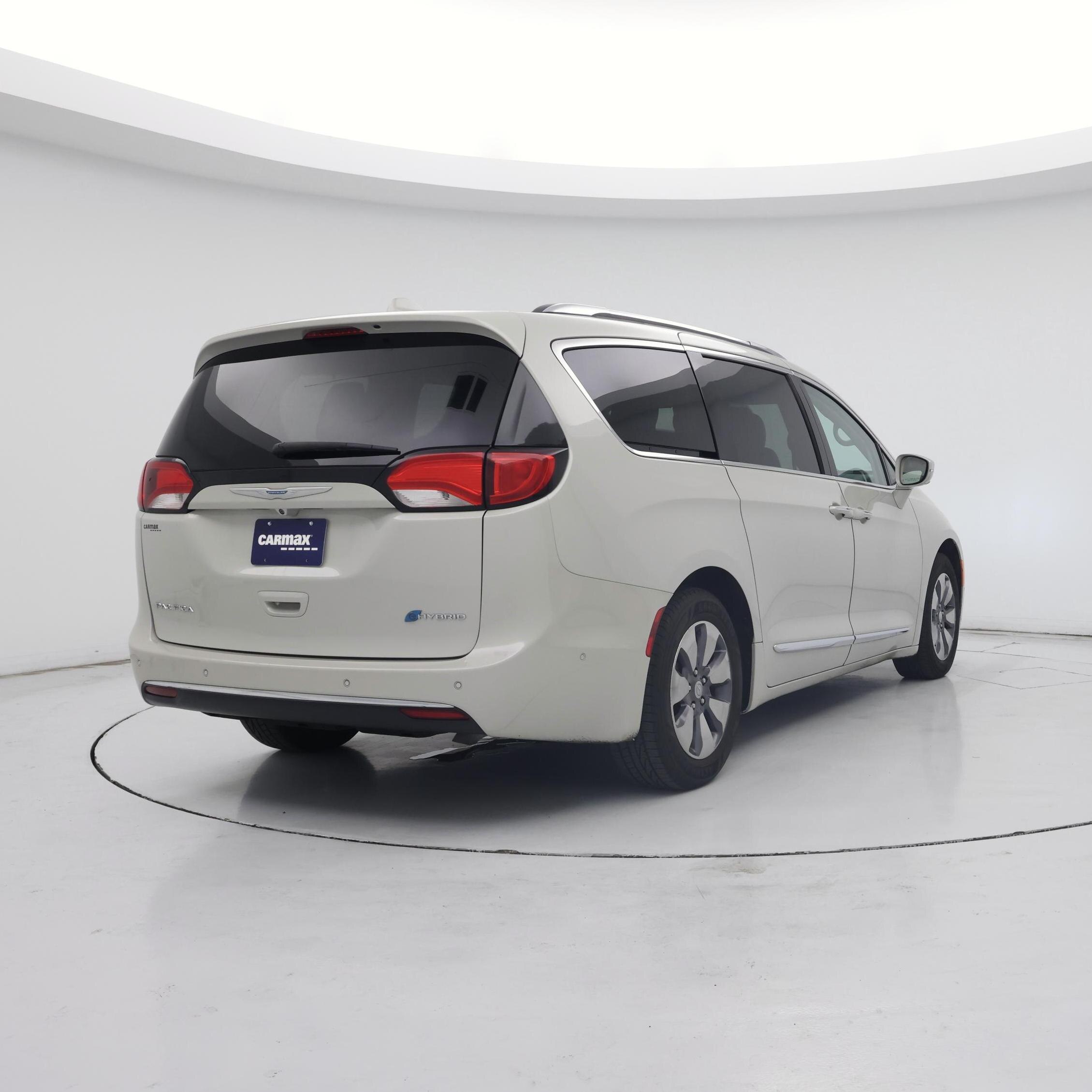 Thumbnail: 2017 Chrysler Pacifica - 8