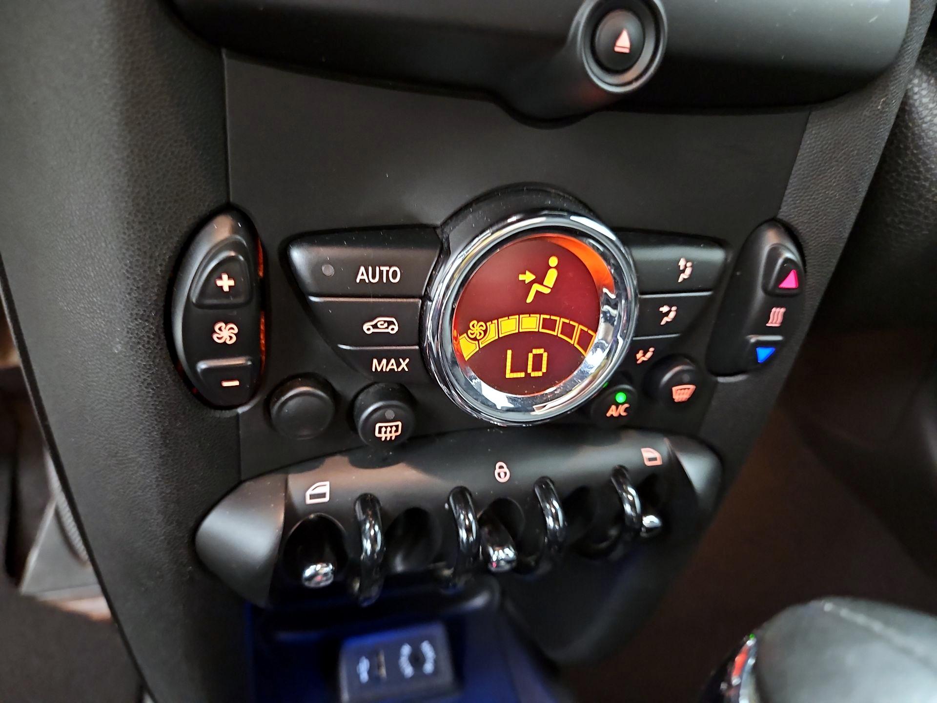 Thumbnail: 2015 MINI Cooper Roadster - 14