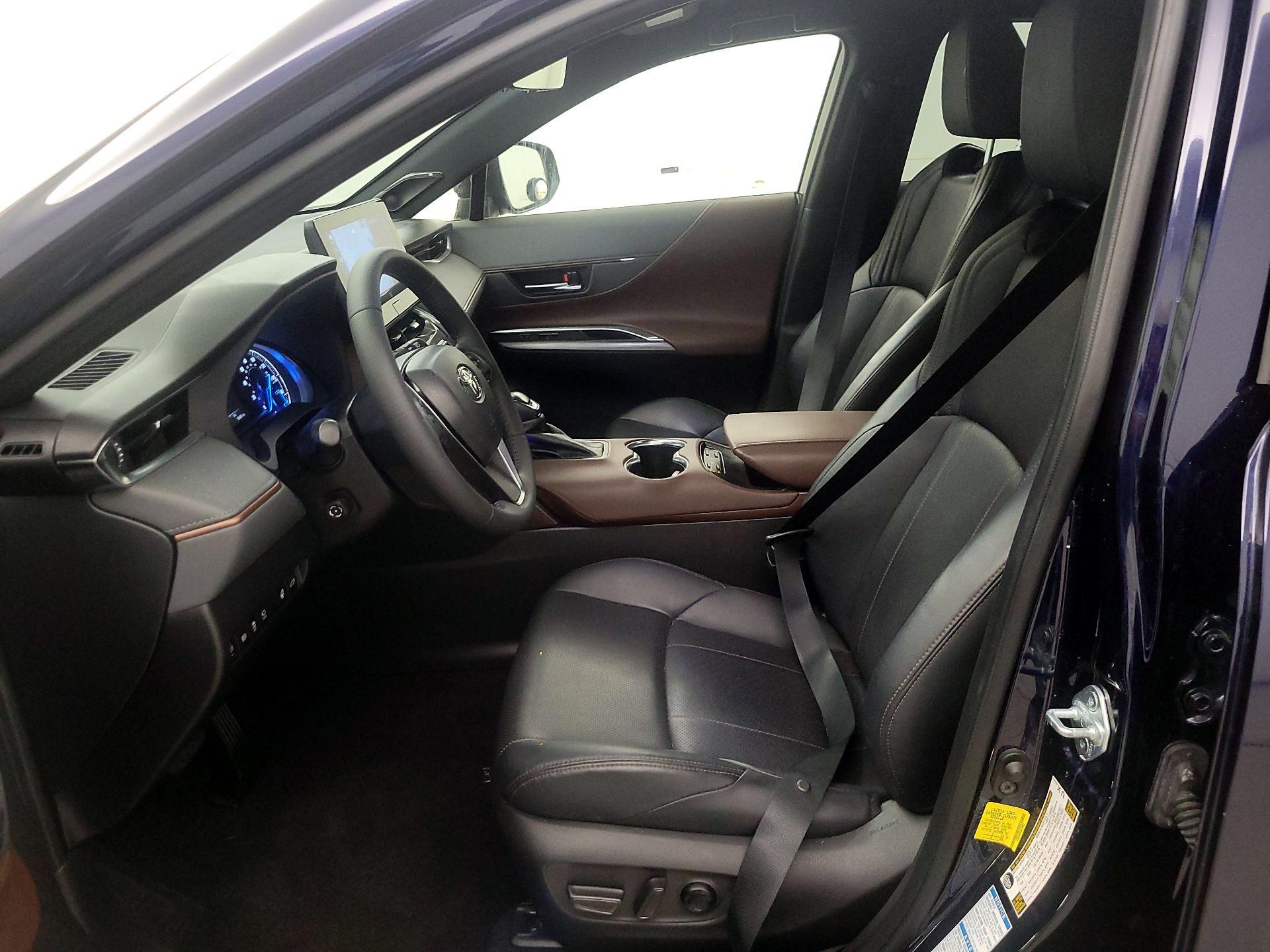 Thumbnail: 2021 Toyota Venza - 11