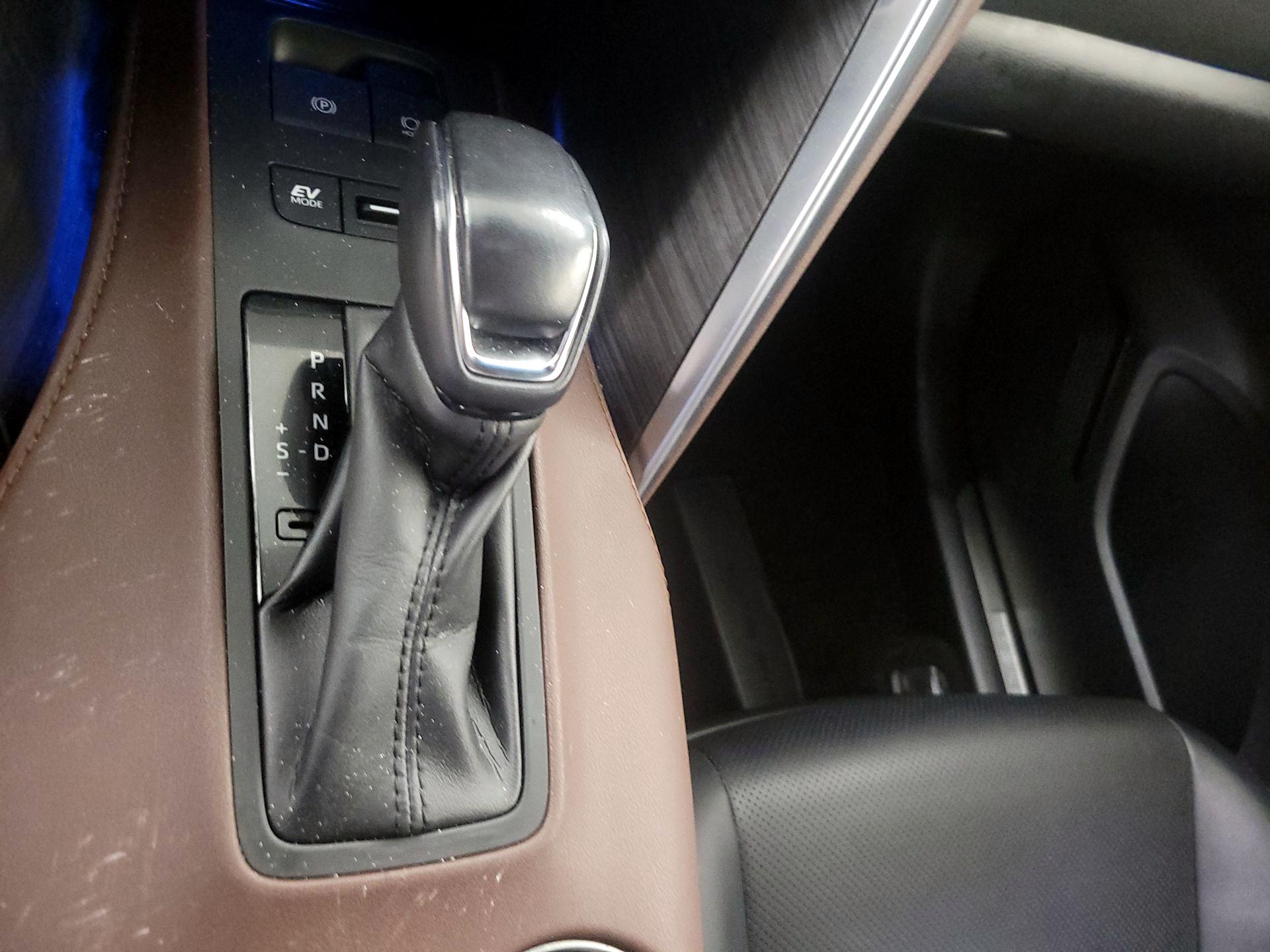 Thumbnail: 2021 Toyota Venza - 18