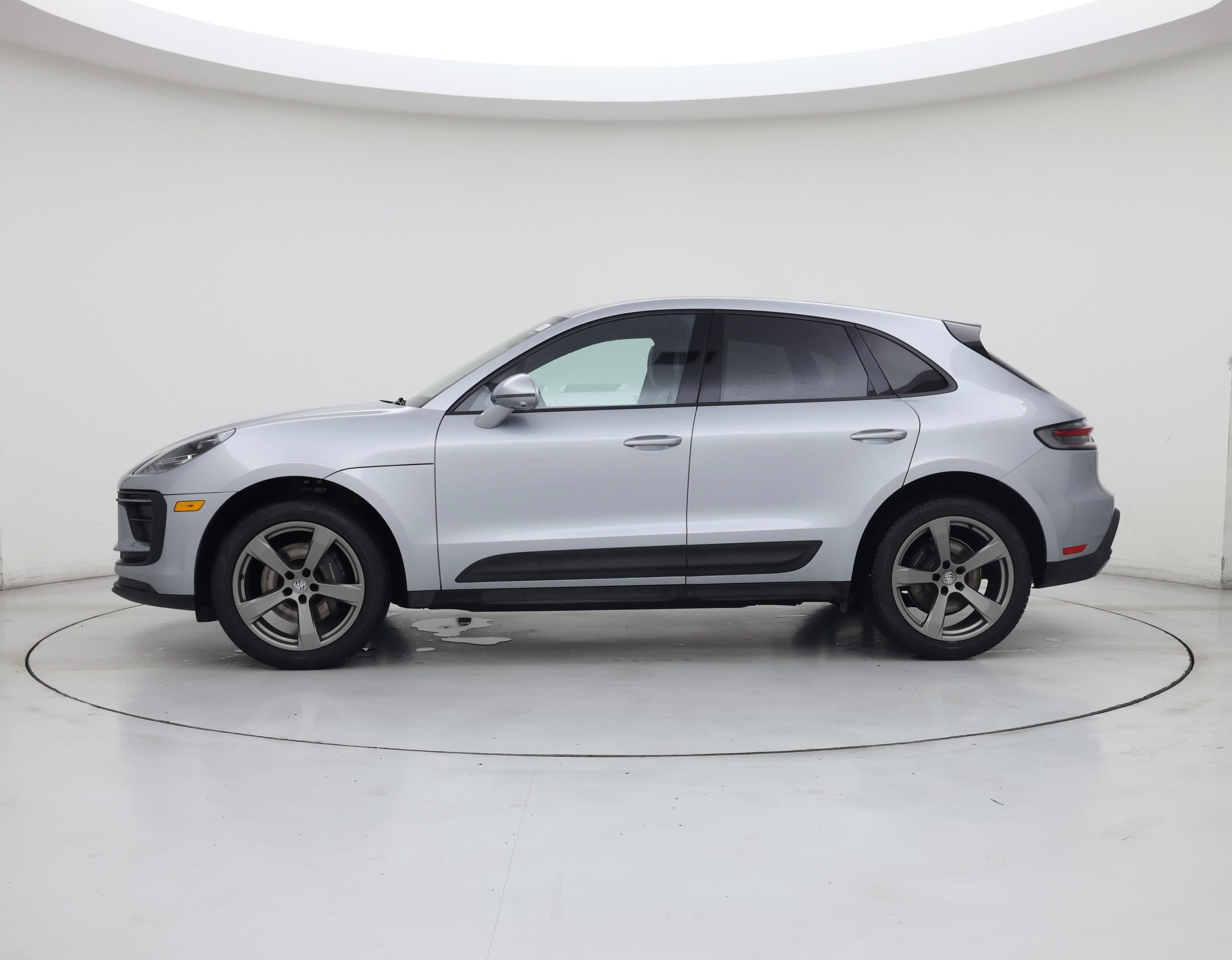 Thumbnail: 2024 Porsche Macan - 3