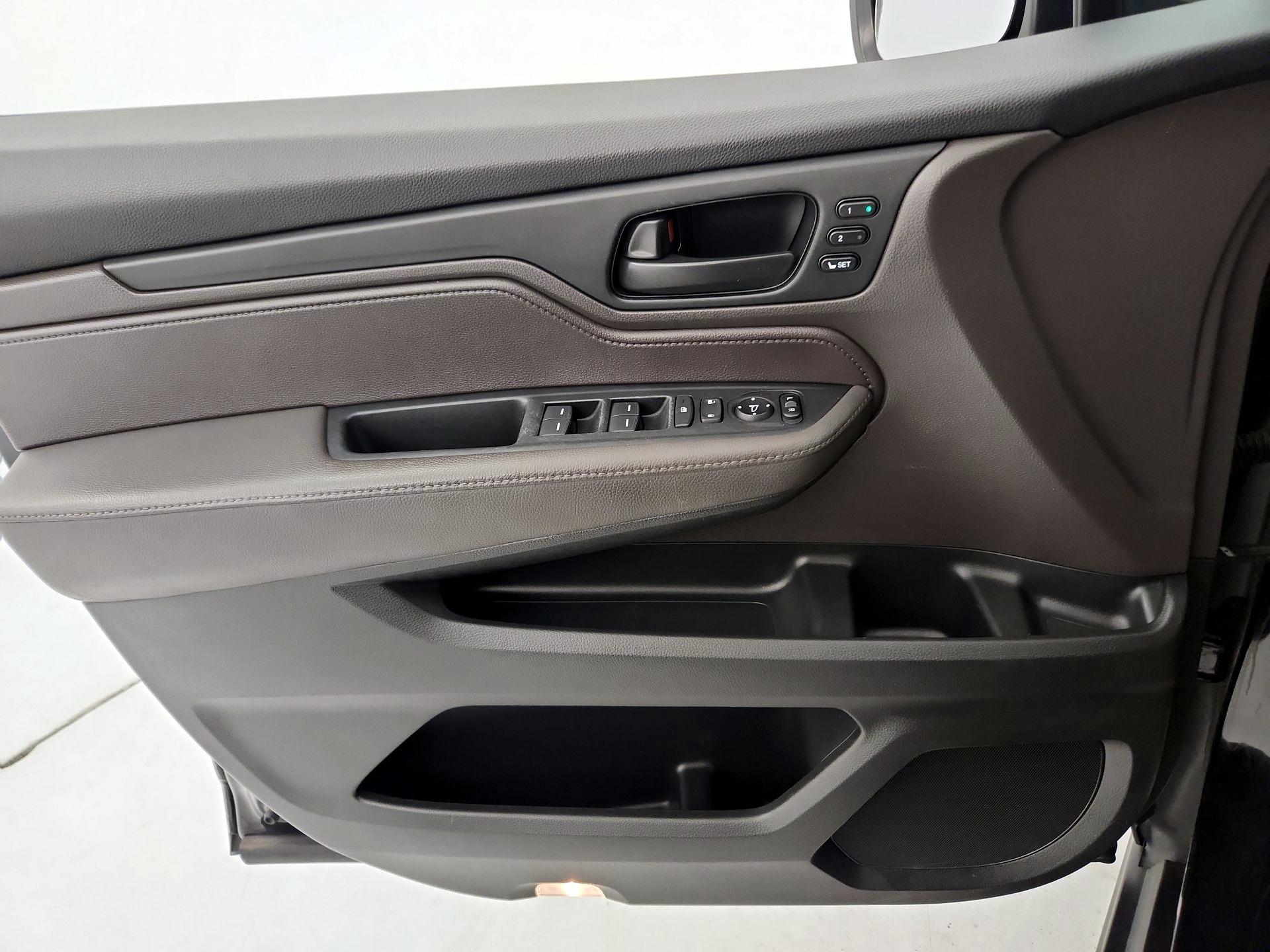 Thumbnail: 2018 Honda Odyssey - 12