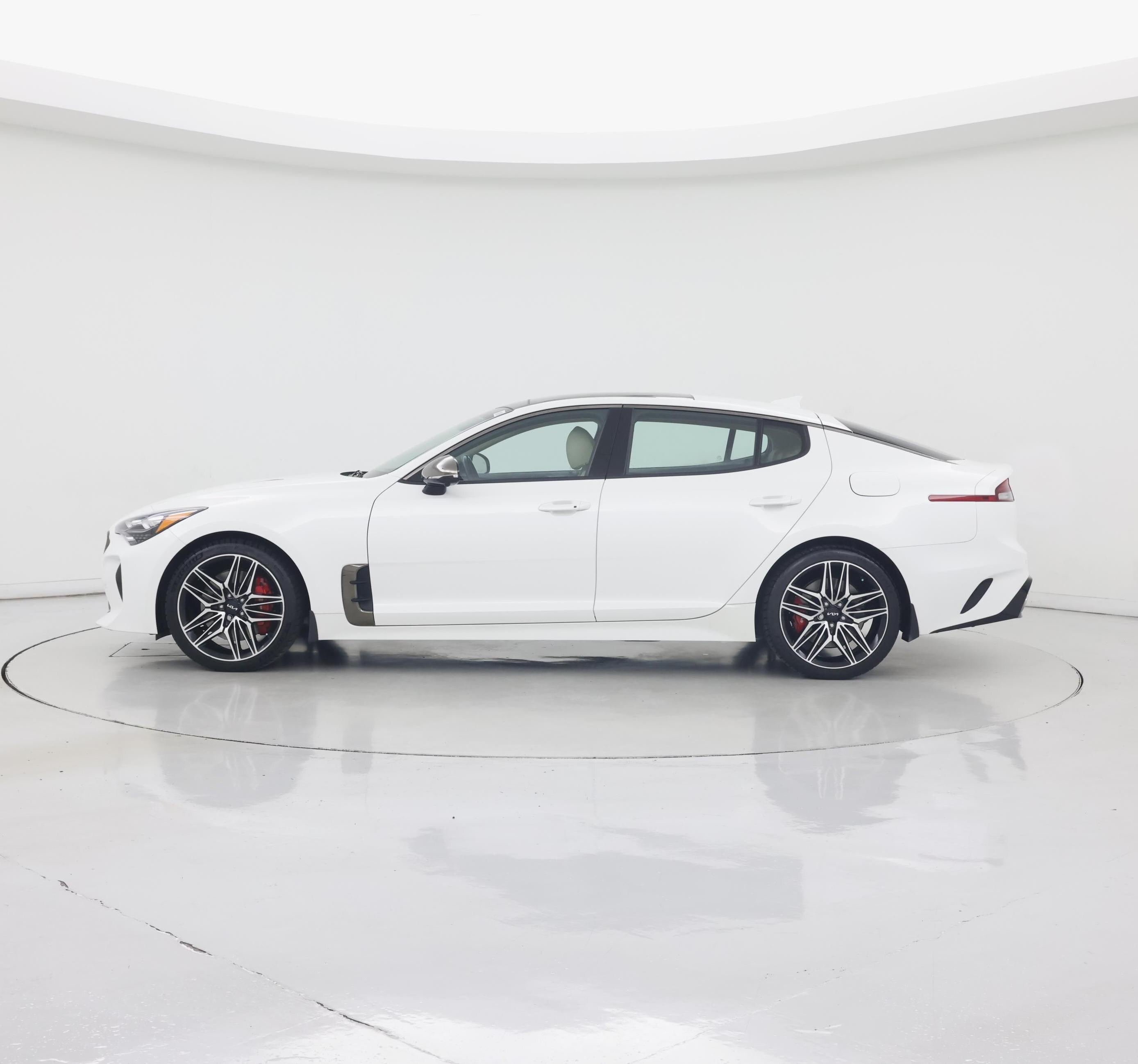 Thumbnail: 2023 Kia Stinger - 3