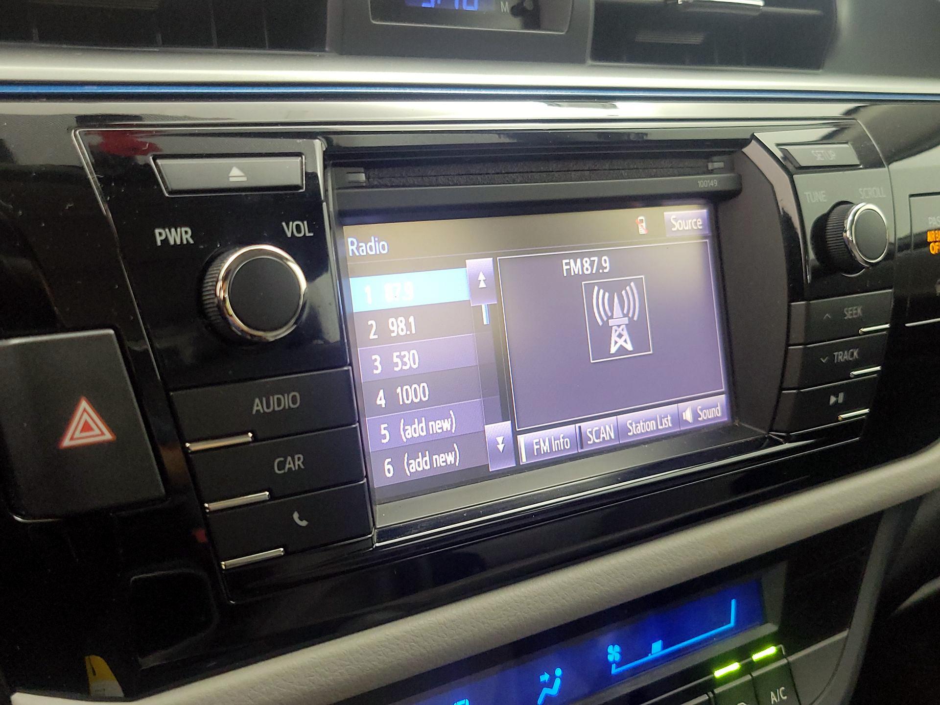 Thumbnail: 2015 Toyota Corolla - 15