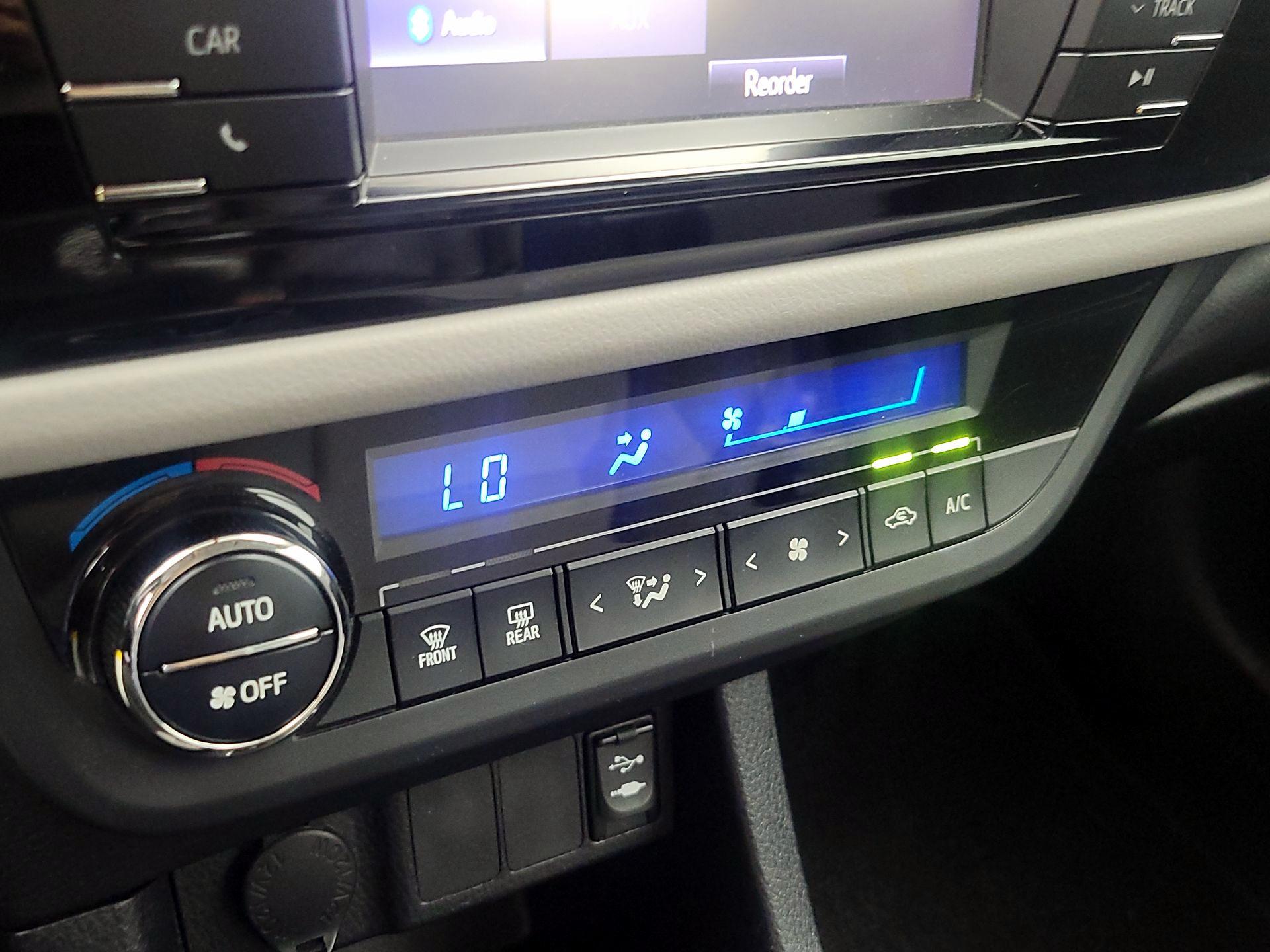 Thumbnail: 2015 Toyota Corolla - 16