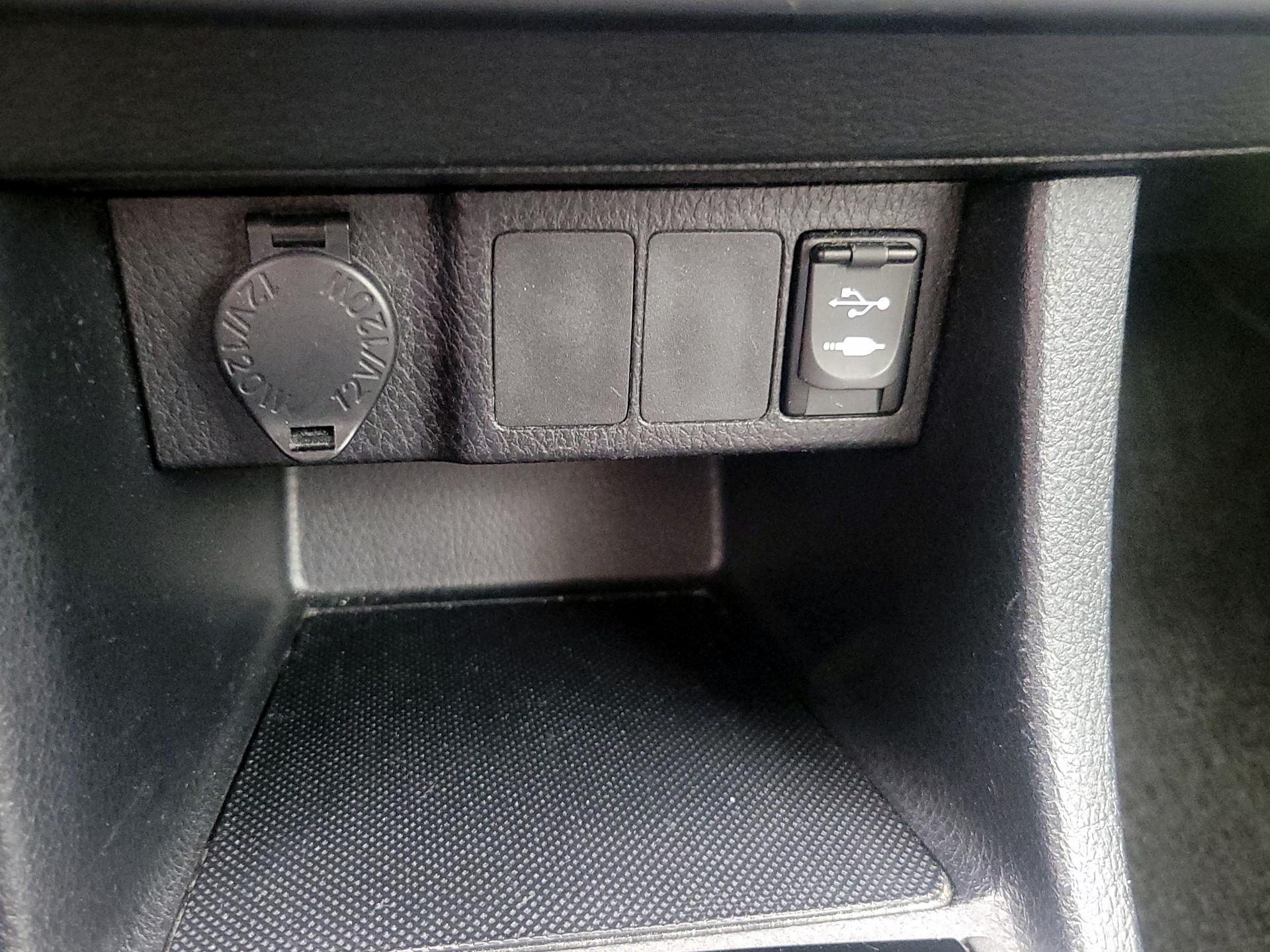 Thumbnail: 2015 Toyota Corolla - 18