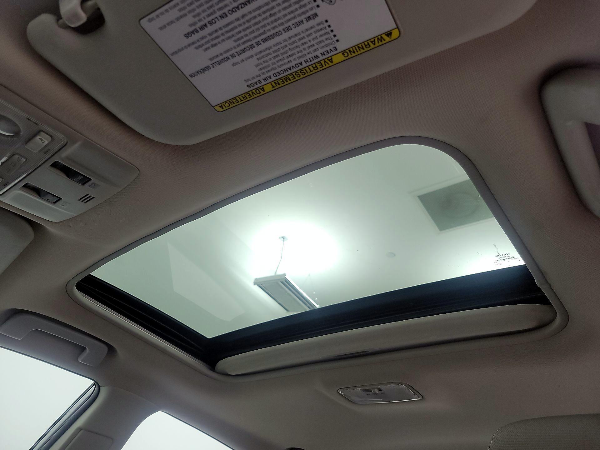 Thumbnail: 2015 Toyota Corolla - 19