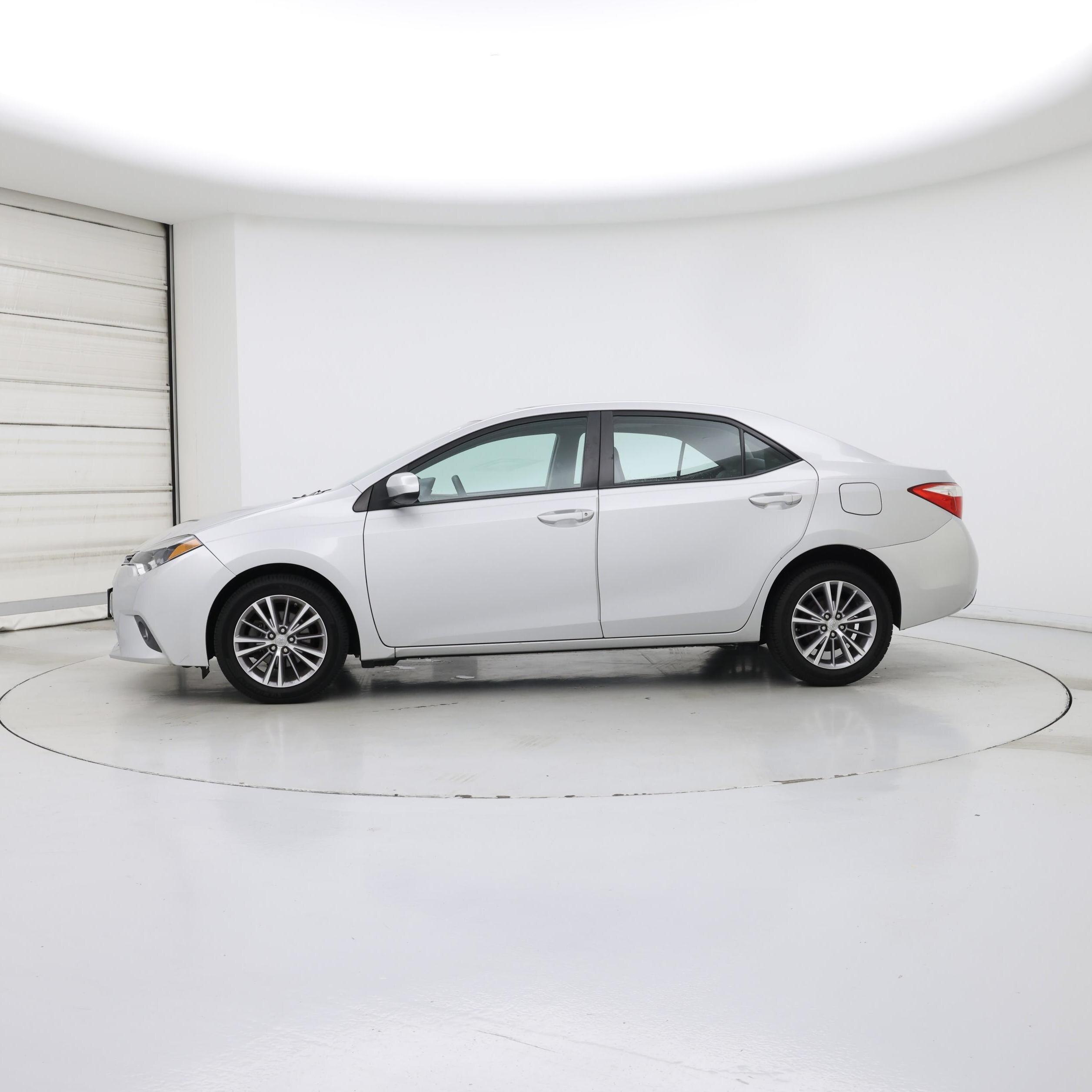 Thumbnail: 2015 Toyota Corolla - 3
