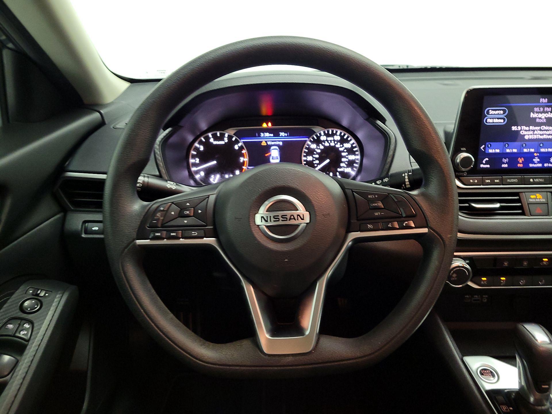 Thumbnail: 2020 Nissan Altima - 10