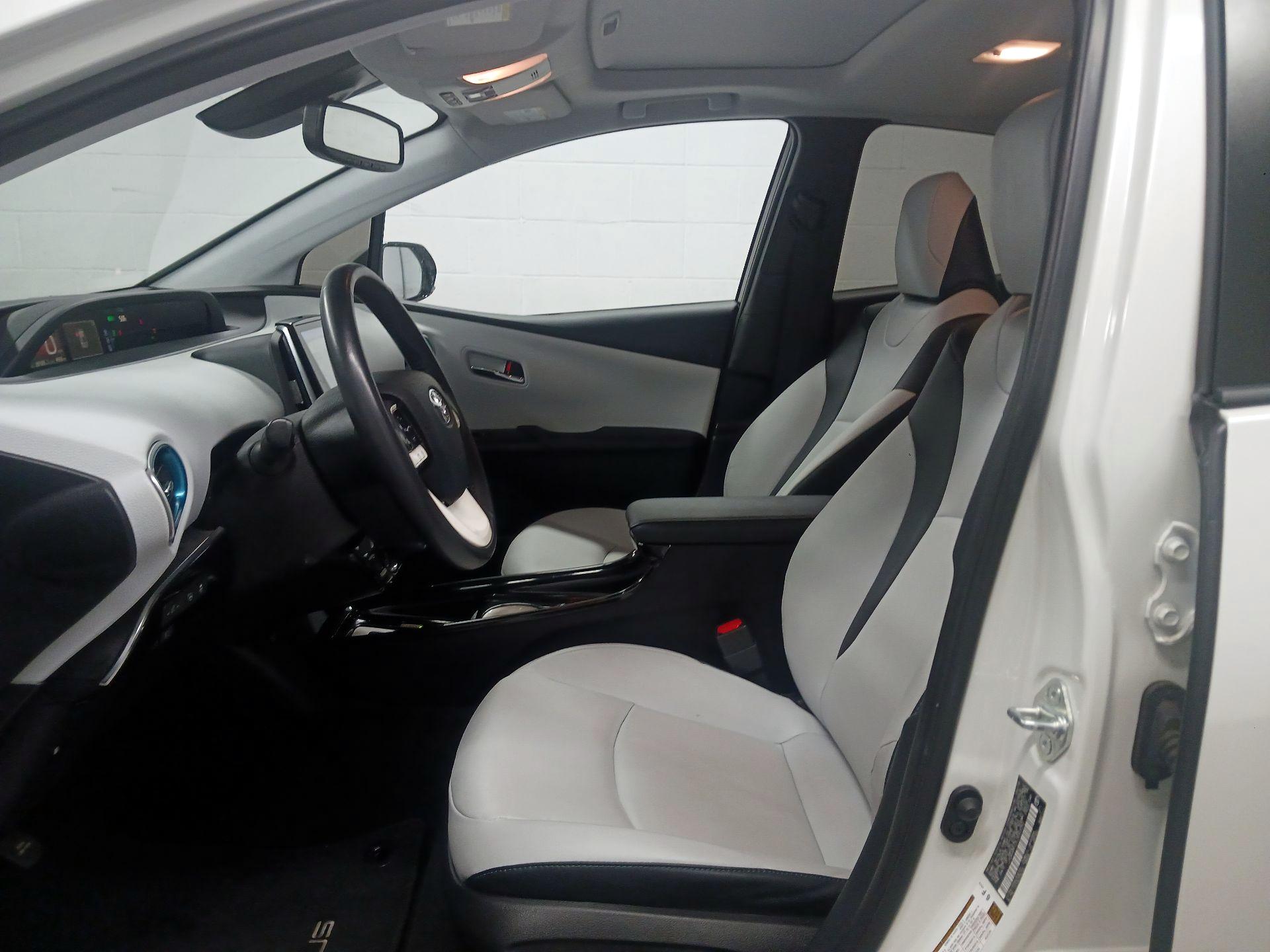 Thumbnail: 2018 Toyota Prius - 11