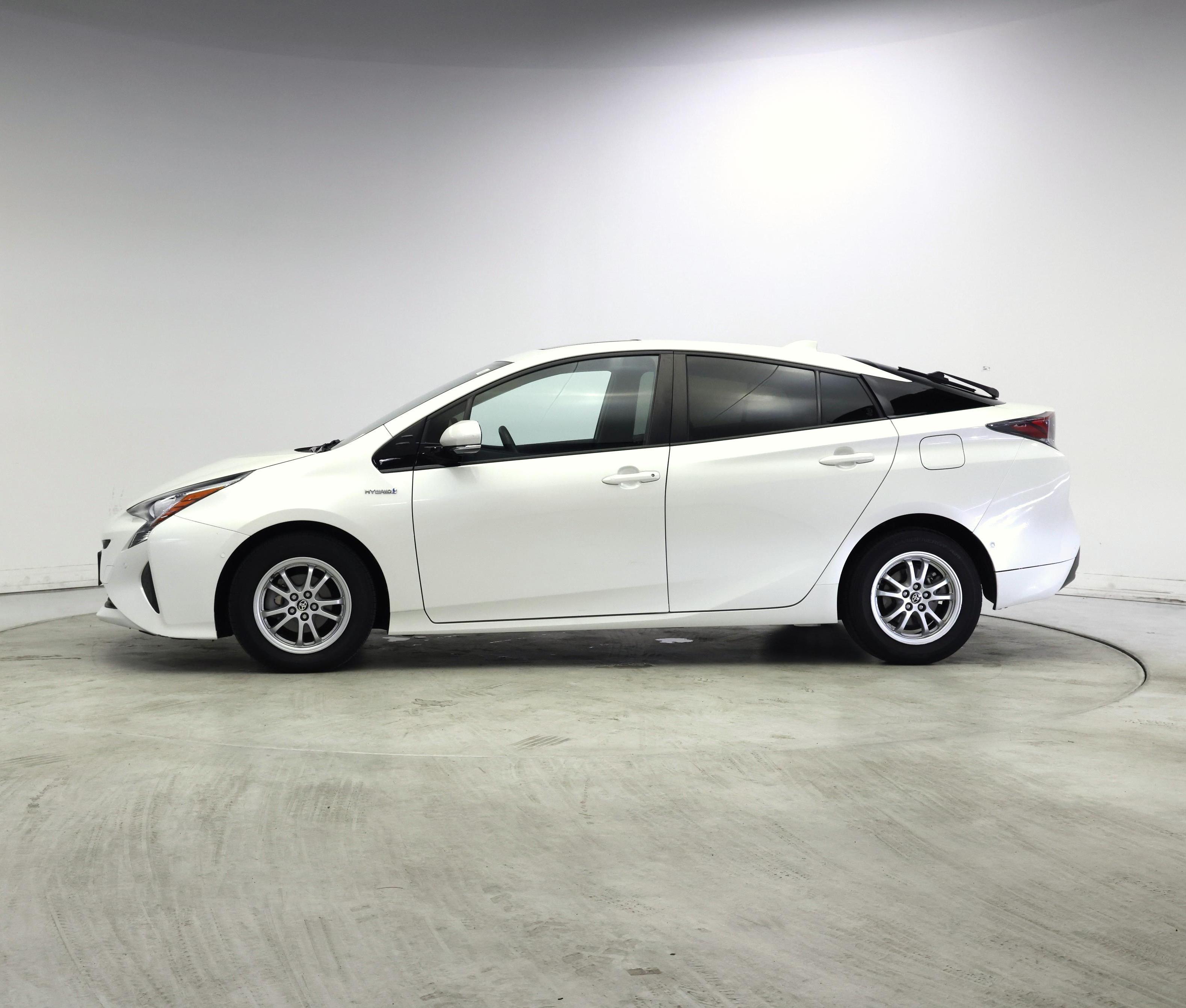 Thumbnail: 2018 Toyota Prius - 3