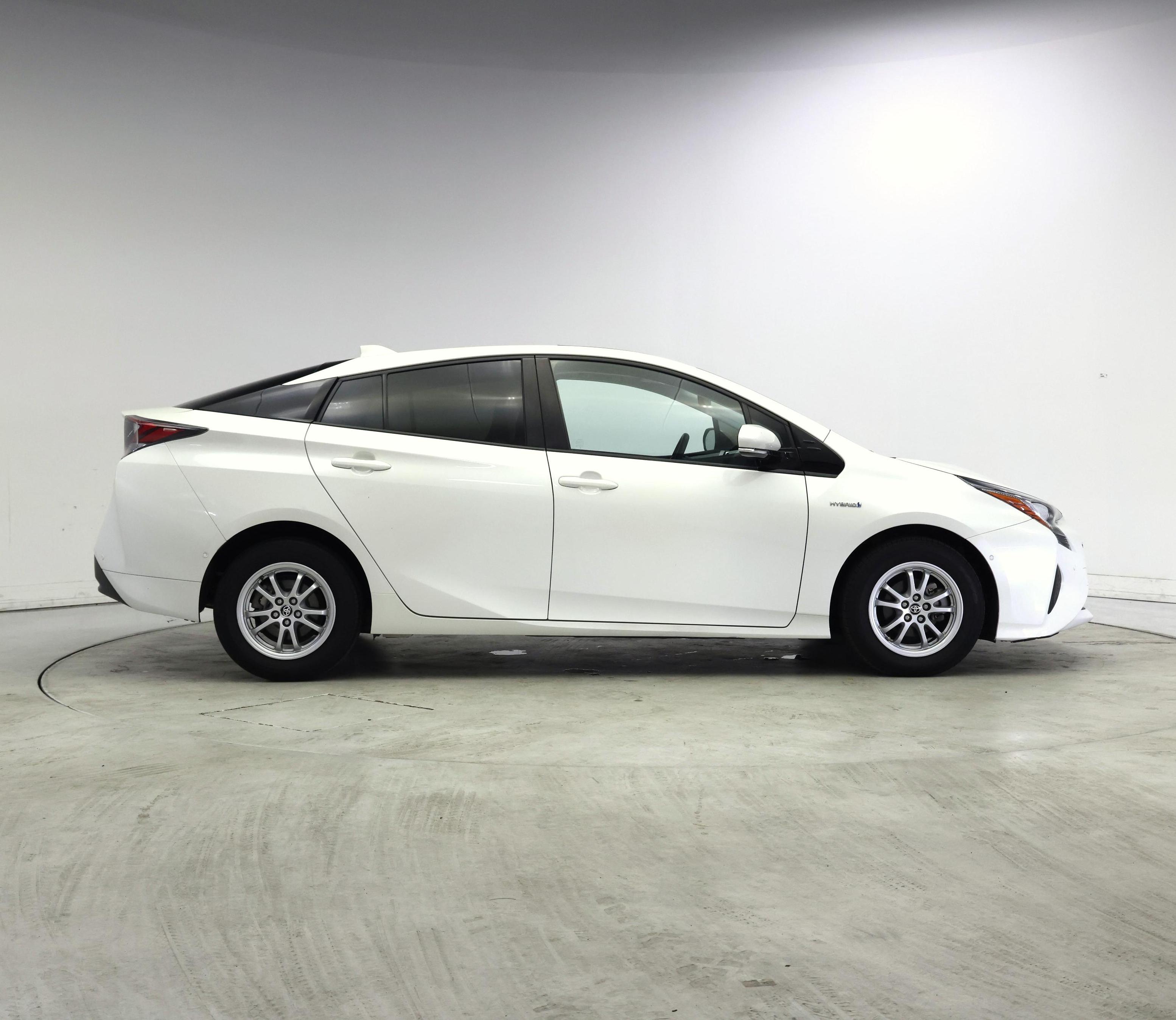 Thumbnail: 2018 Toyota Prius - 7
