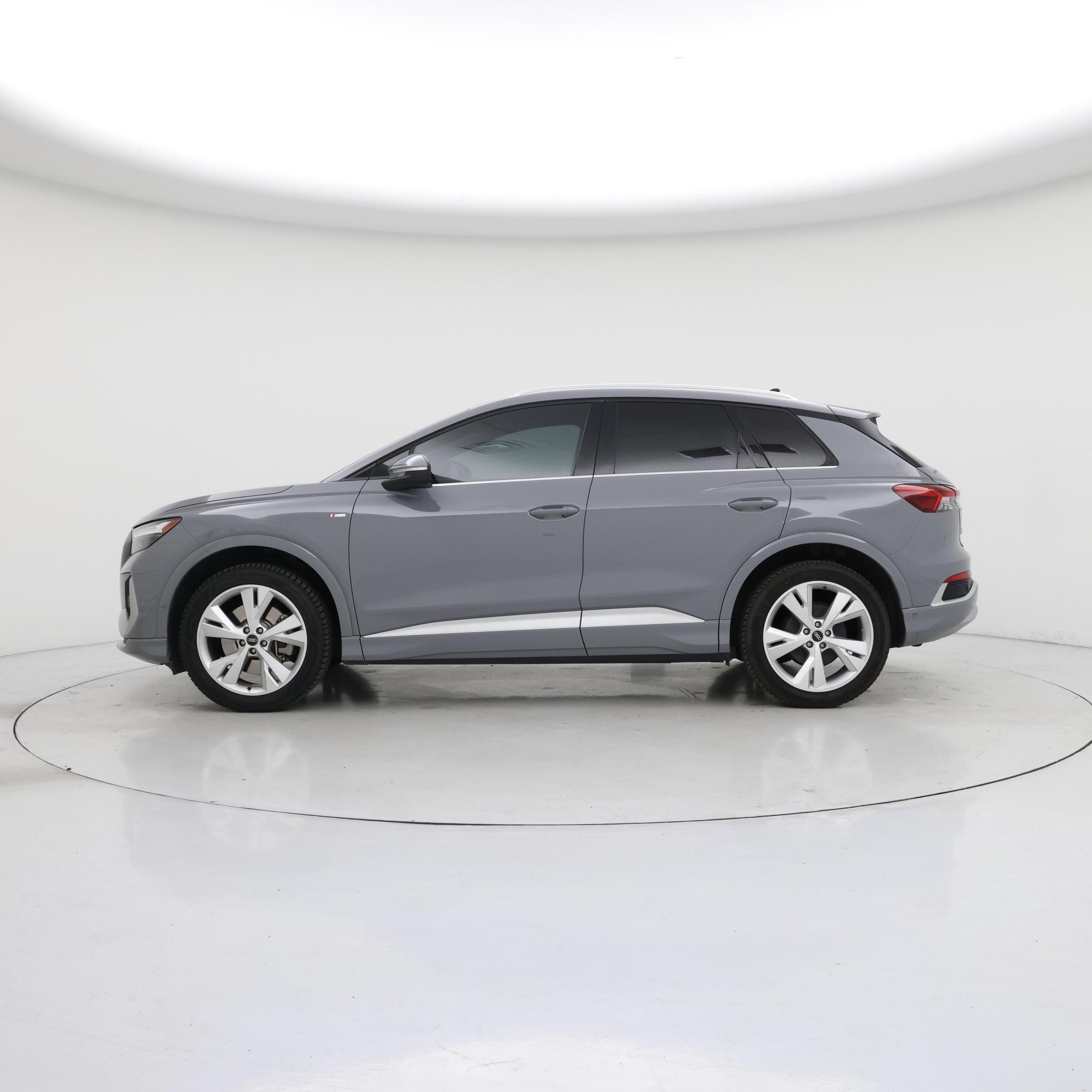 Thumbnail: 2023 Audi Q4 e-tron - 3