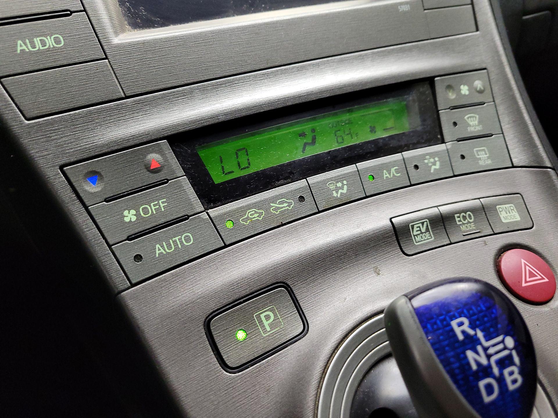Thumbnail: 2014 Toyota Prius - 15