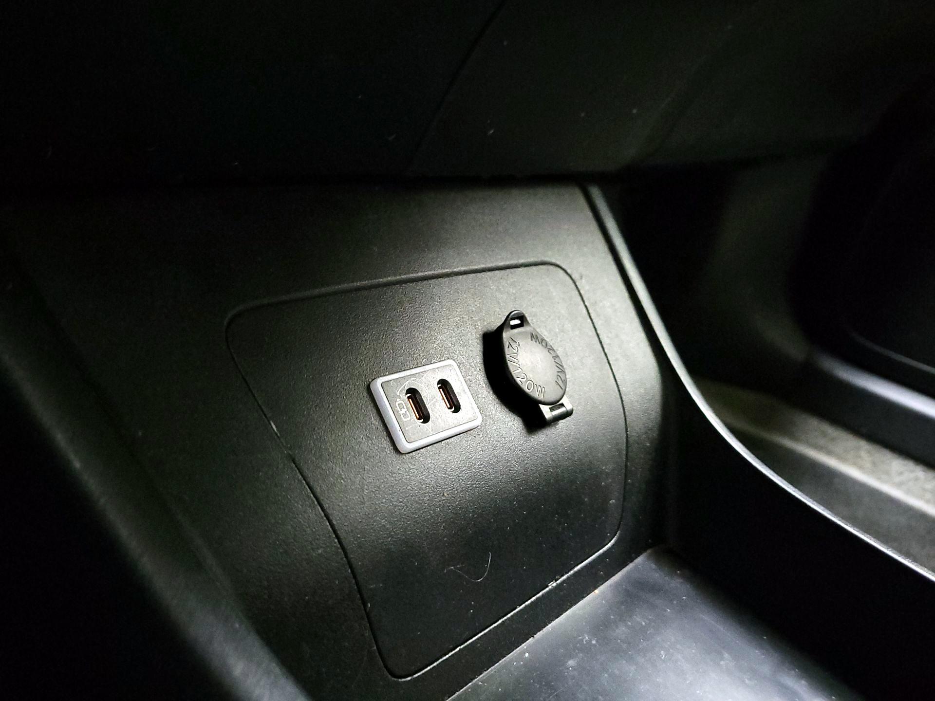 Thumbnail: 2014 Toyota Prius - 17