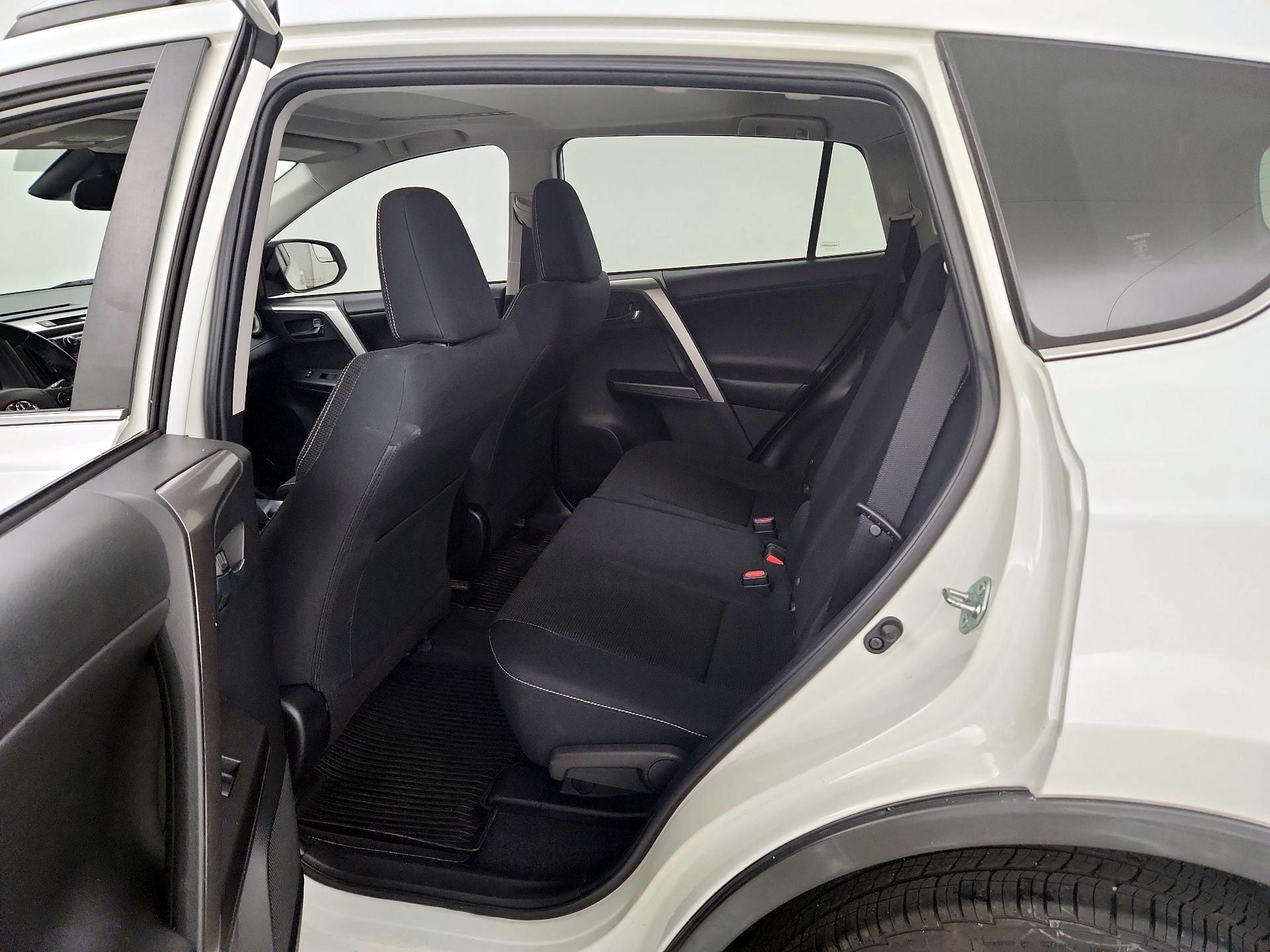 Thumbnail: 2017 Toyota RAV4 - 20