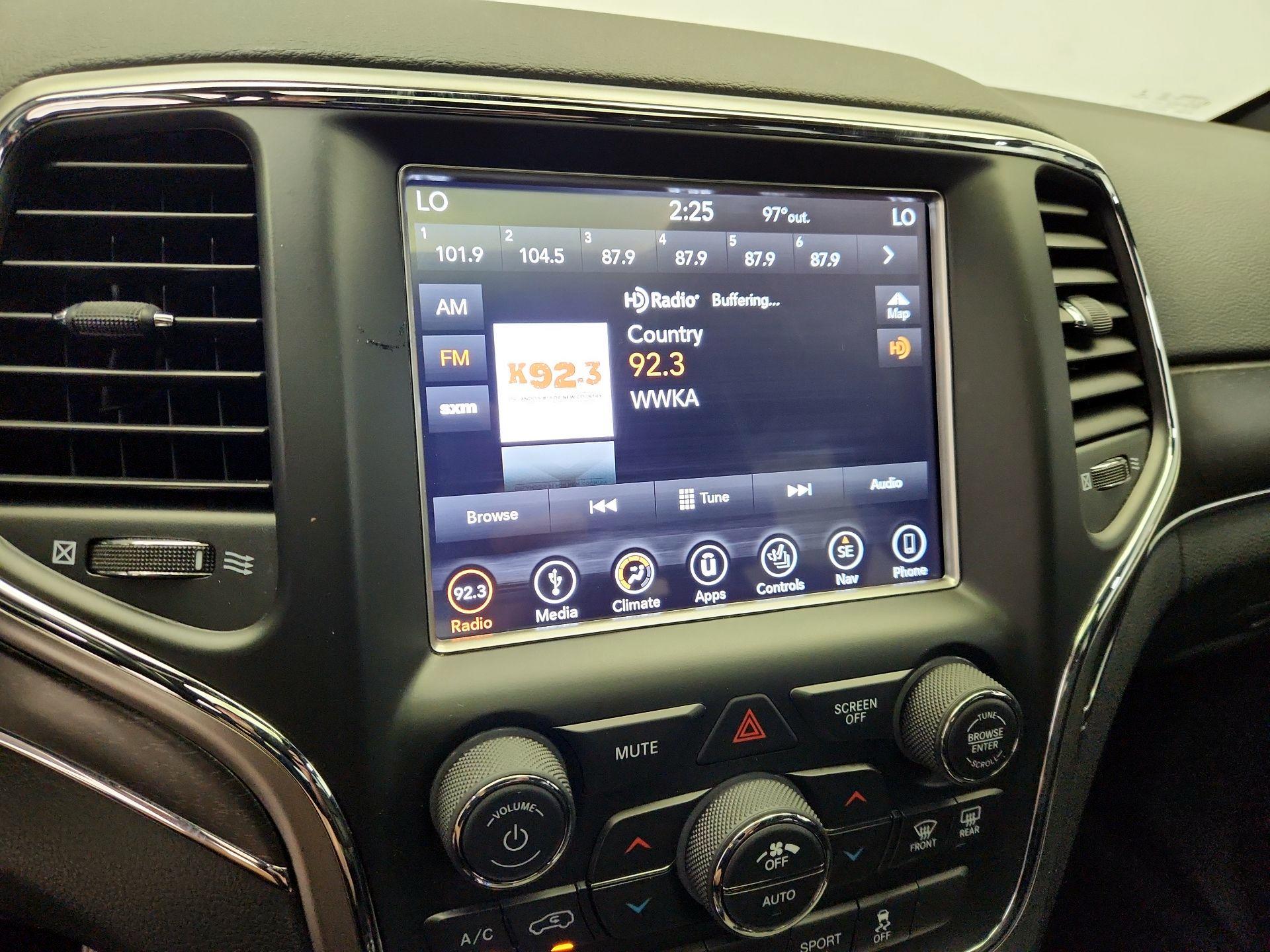 Thumbnail: 2018 Jeep Grand Cherokee - 16
