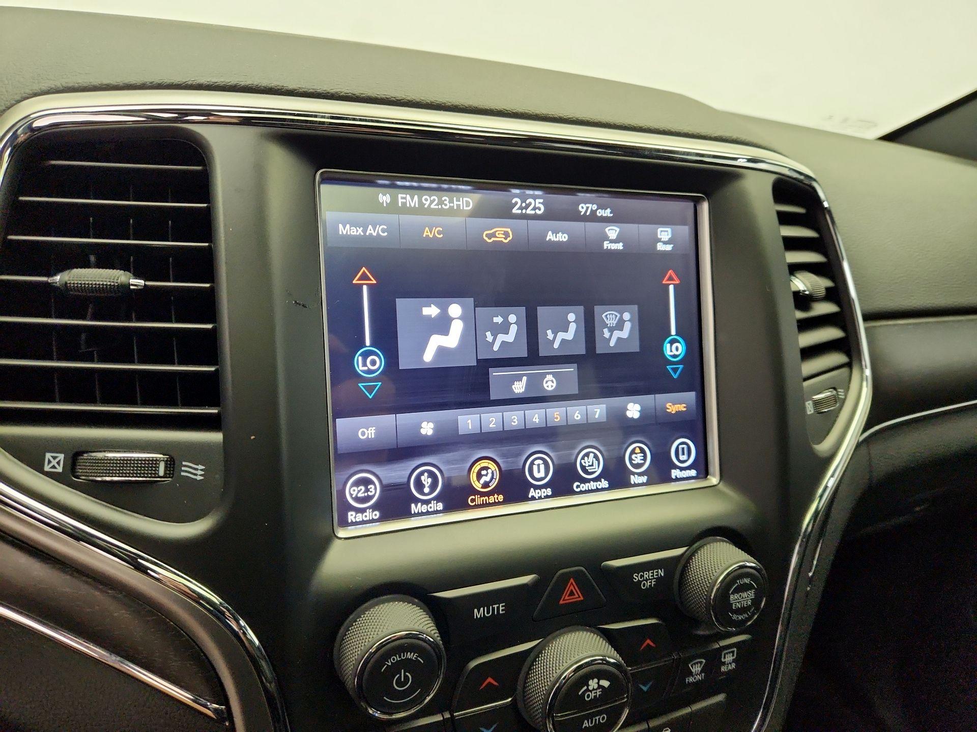 Thumbnail: 2018 Jeep Grand Cherokee - 17