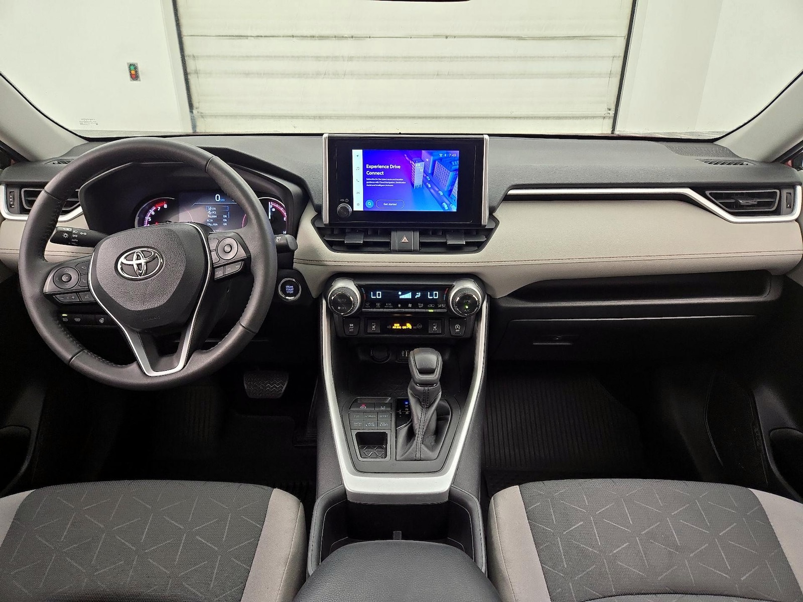 2023 Toyota RAV4 XLE - Photo 10