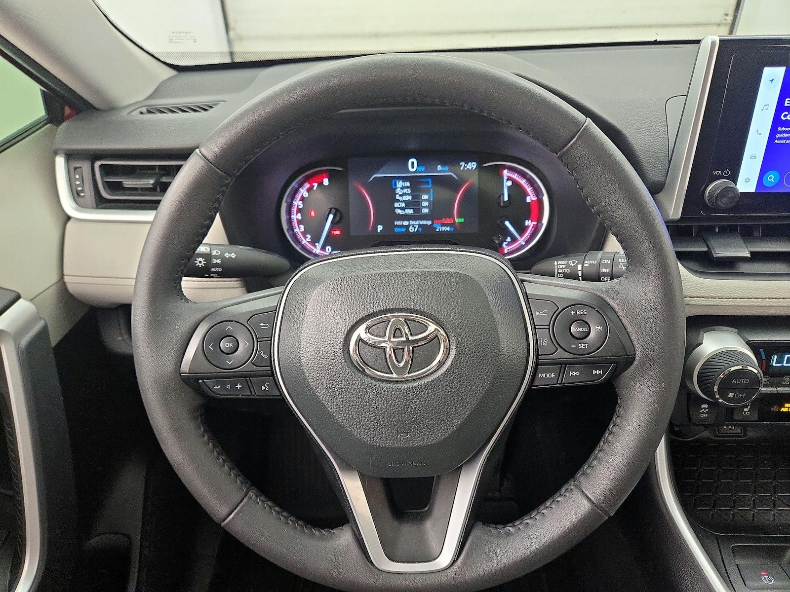 2023 Toyota RAV4 XLE - Photo 11