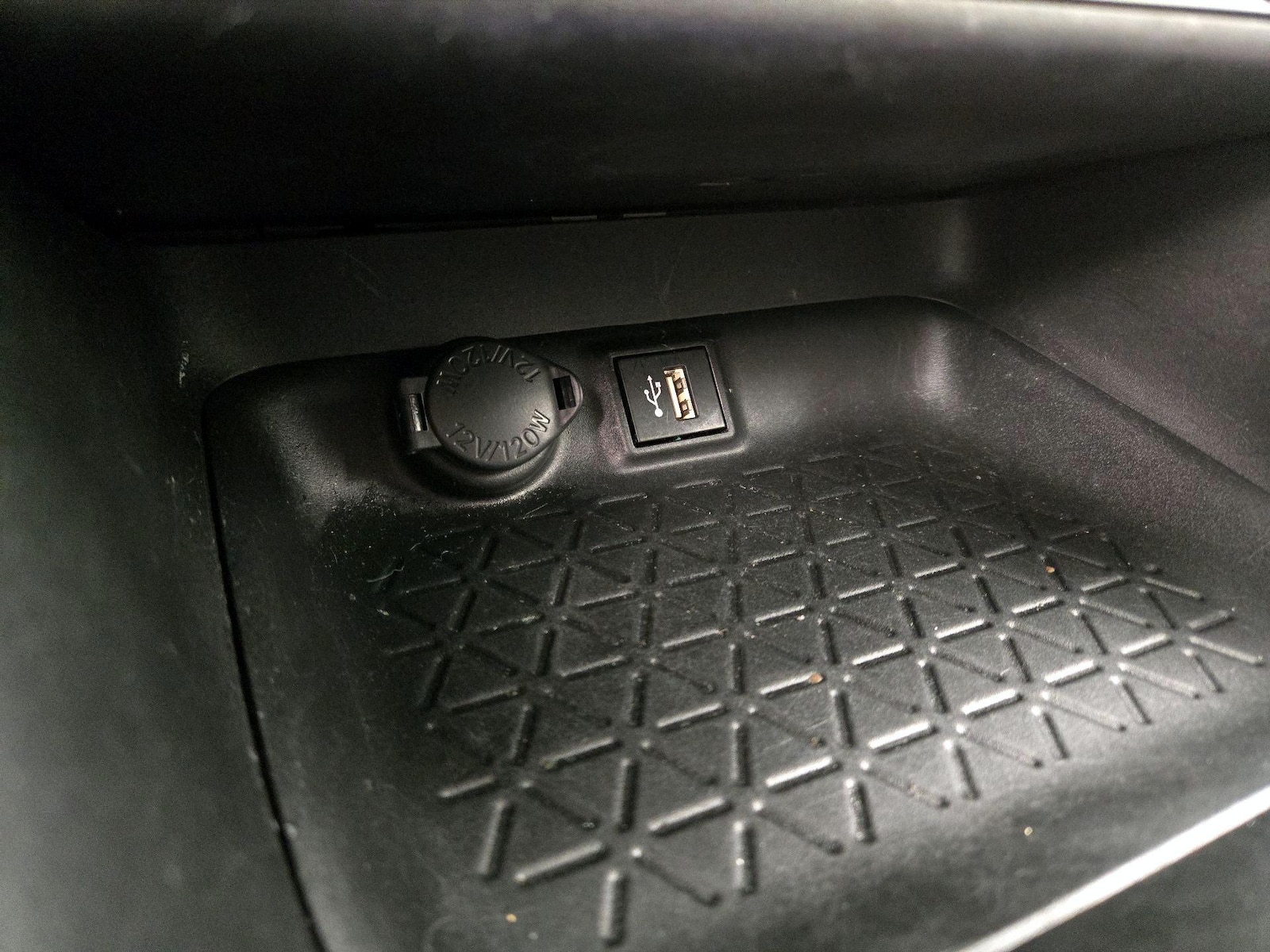 2023 Toyota RAV4 XLE - Photo 19