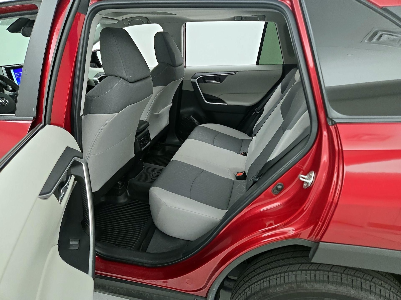 2023 Toyota RAV4 XLE - Photo 21