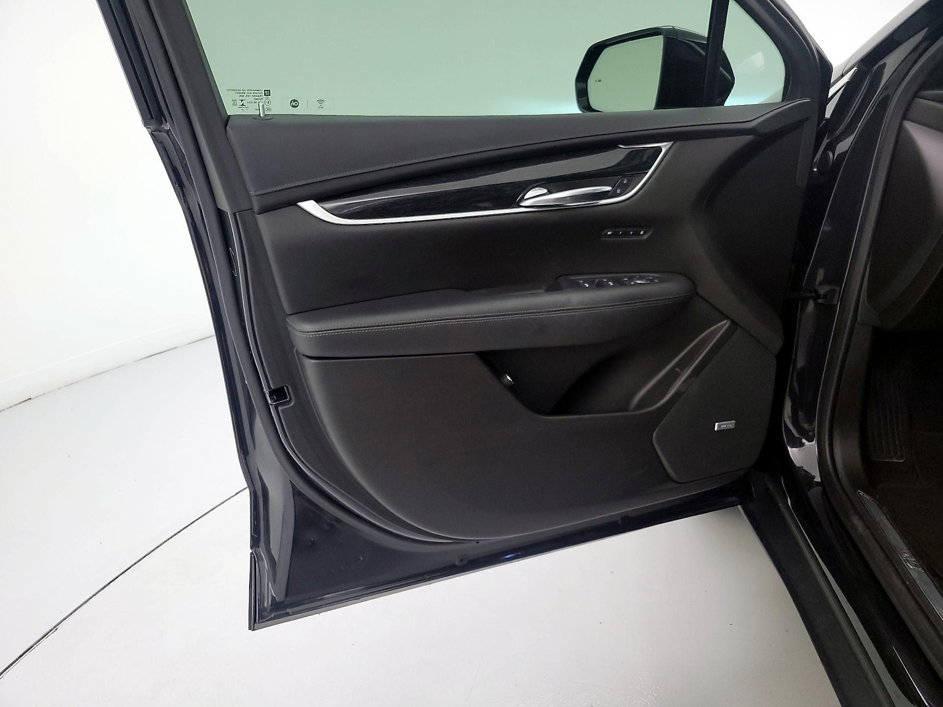 Thumbnail: 2020 Cadillac XT5 - 12