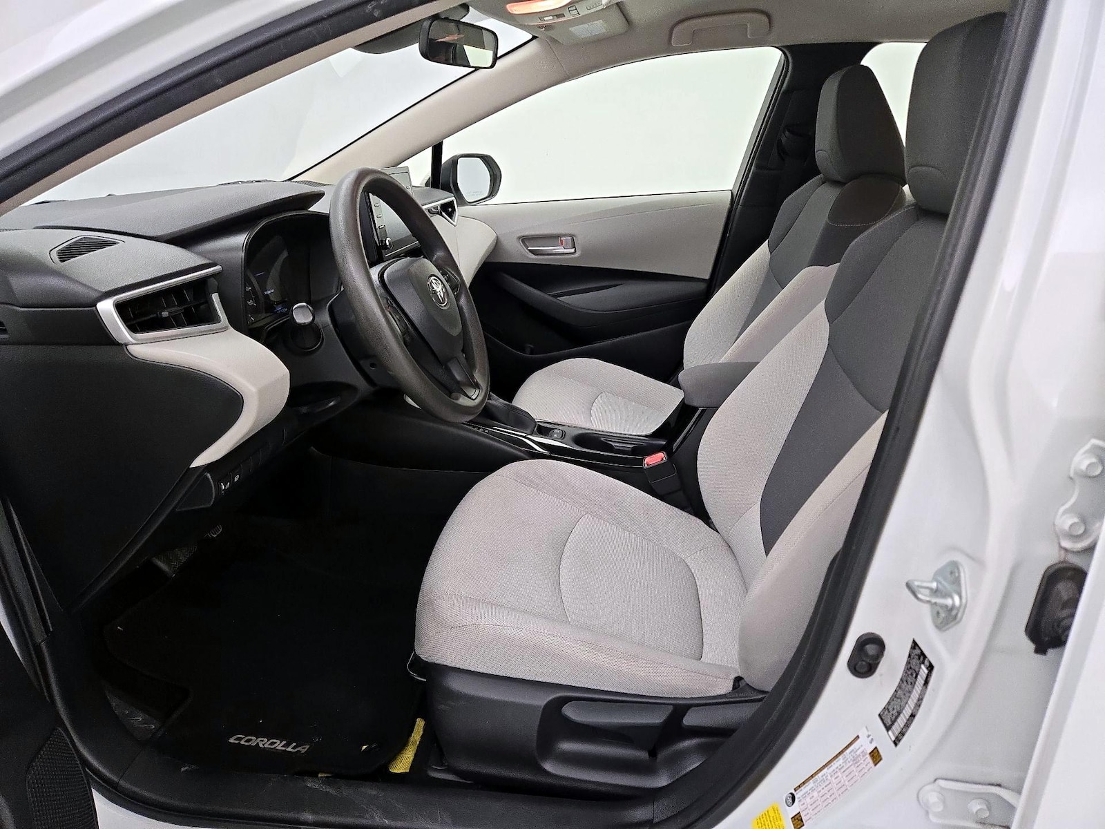 2020 Toyota Corolla L - Photo 12