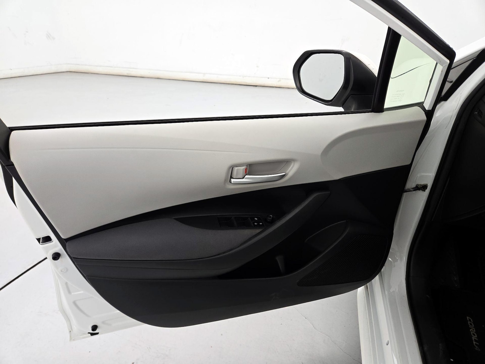 2020 Toyota Corolla L - Photo 13