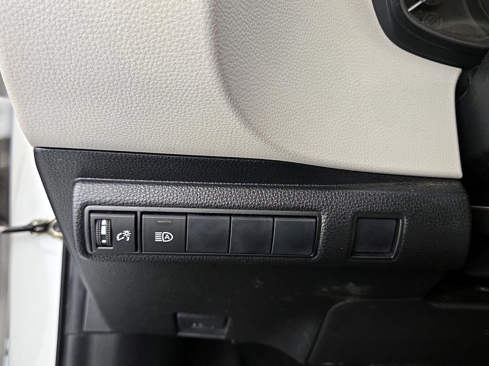 2020 Toyota Corolla L - Photo 14