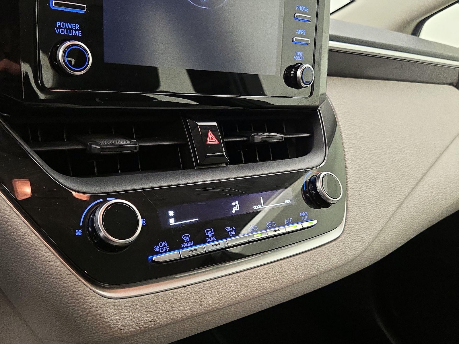 2020 Toyota Corolla L - Photo 17