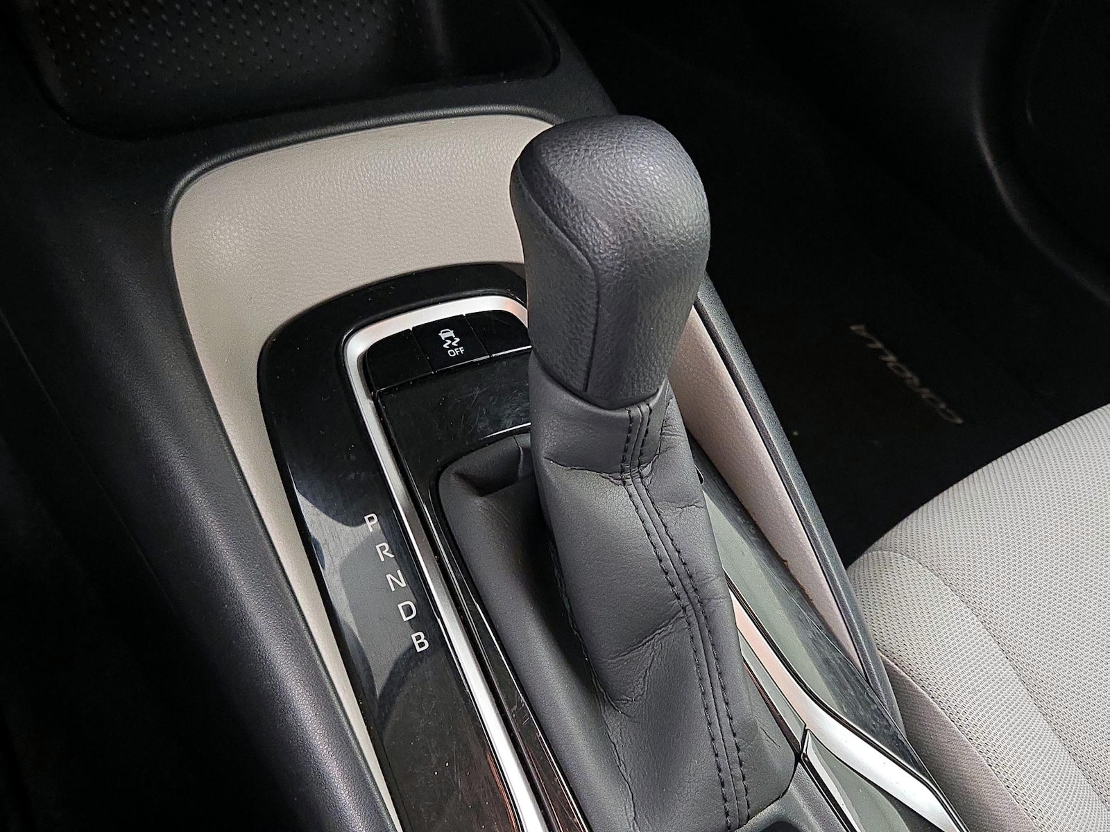 2020 Toyota Corolla L - Photo 18