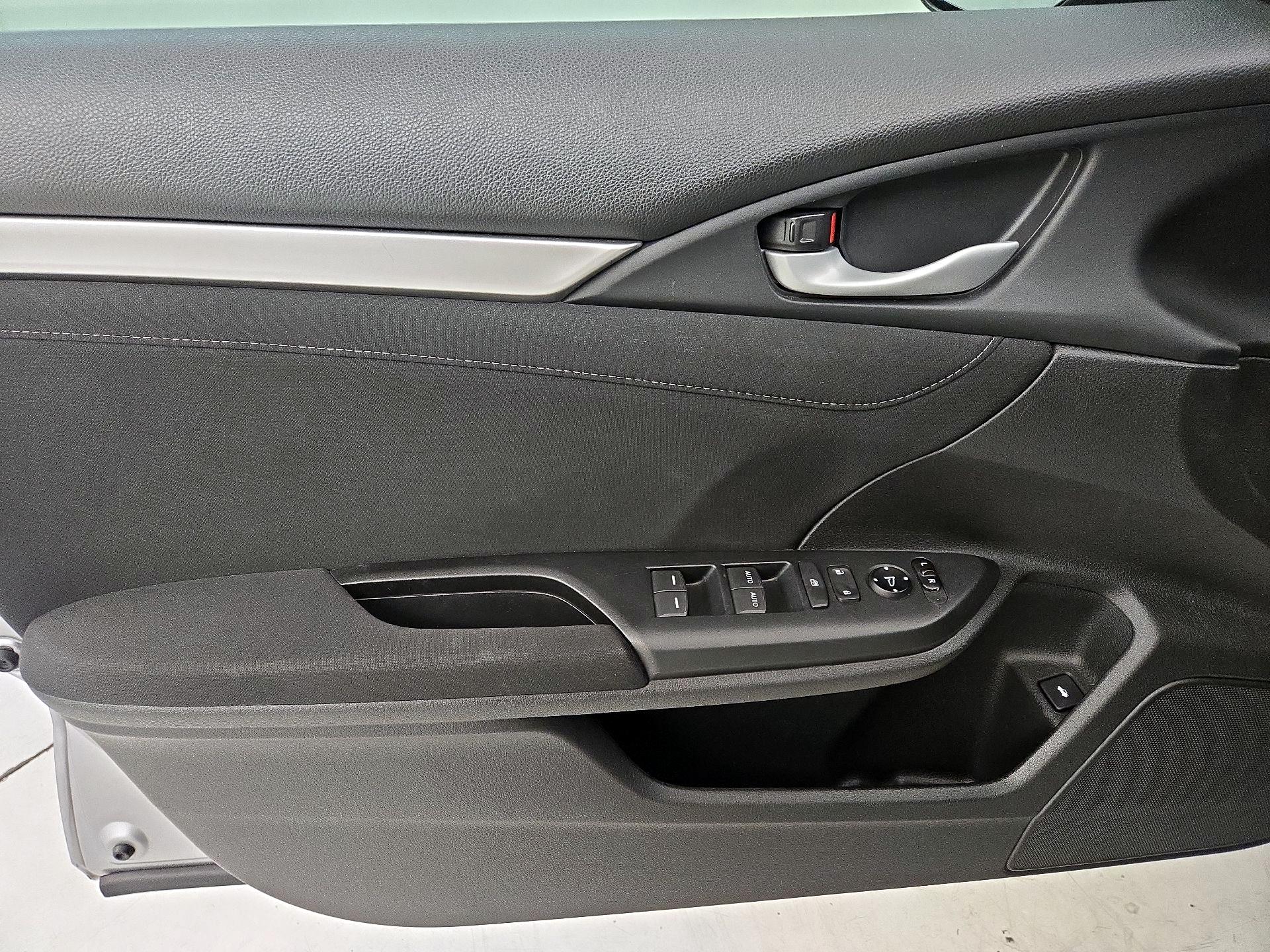 Thumbnail: 2016 Honda Civic - 12