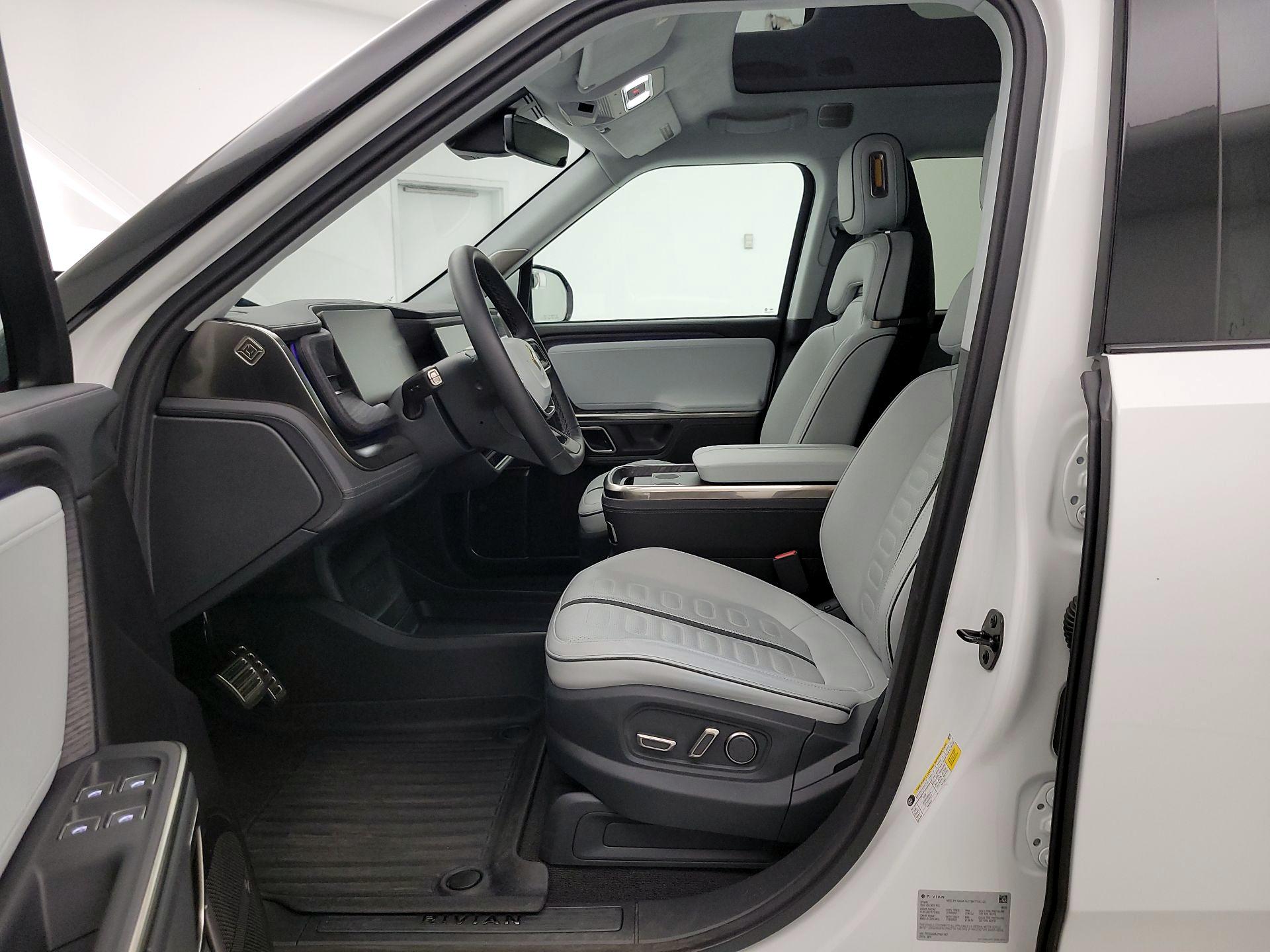 Thumbnail: 2023 Rivian R1S - 11