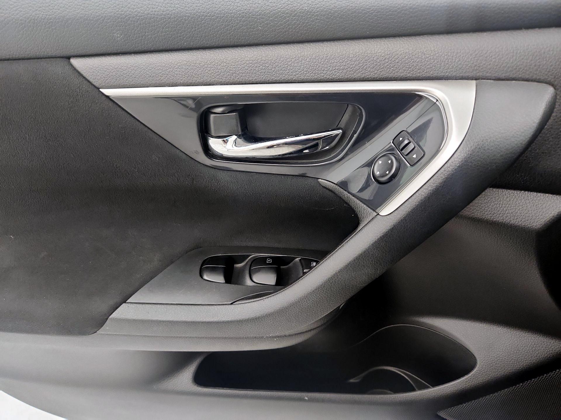 Thumbnail: 2014 Nissan Altima - 12